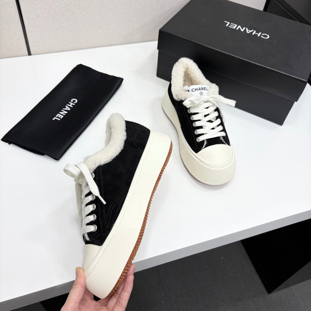 CC 2026 Sneakers Black White Logo Suede Shearling 193778
