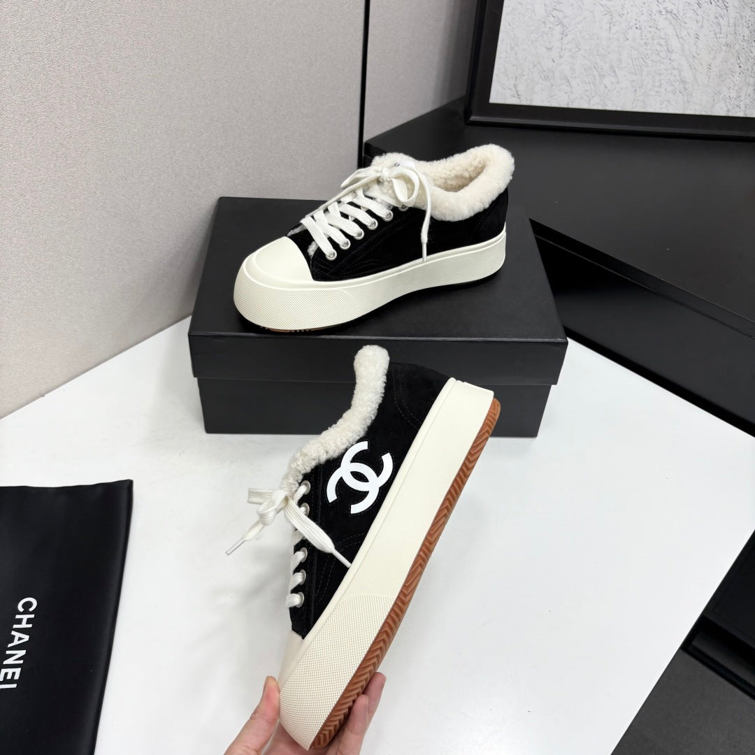 CC 2026 Sneakers Black White Logo Suede Shearling 193778