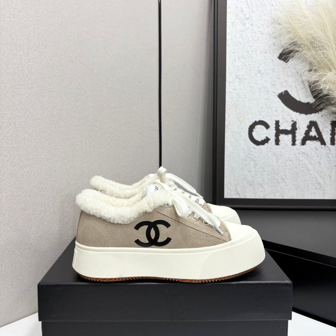CC 2026 Sneakers Beige White Logo Suede Shearling 193780