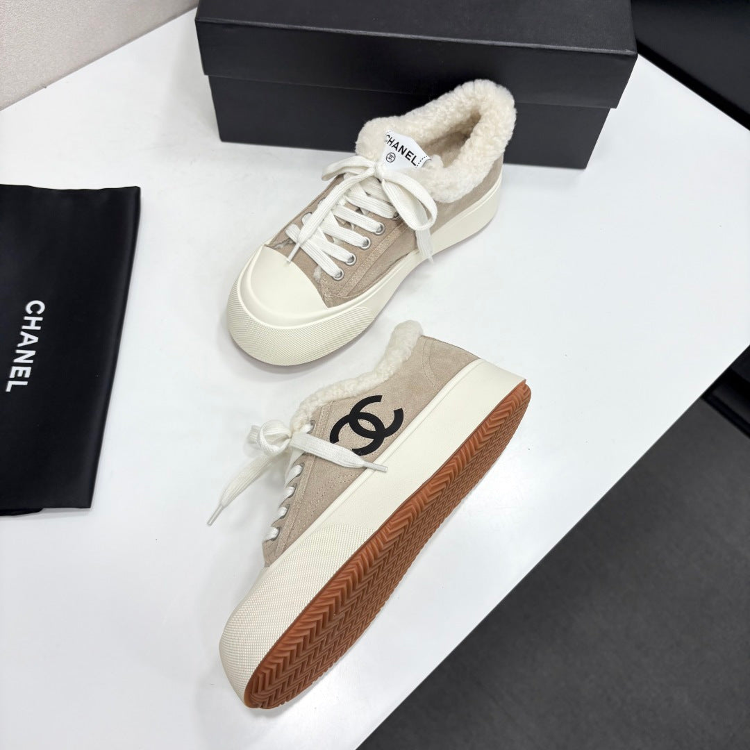 CC 2026 Sneakers Beige White Logo Suede Shearling 193780