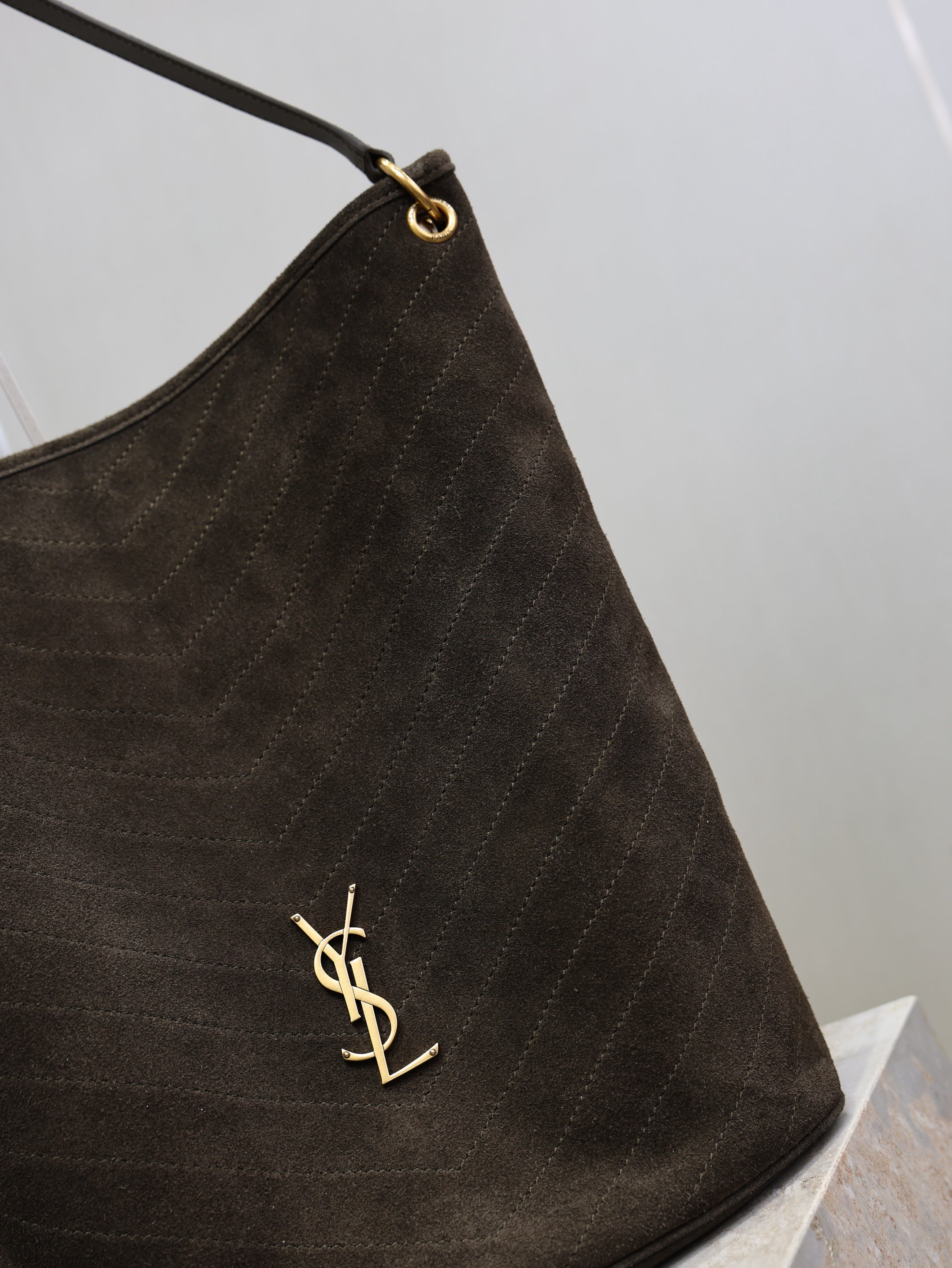 YSl Niki Supple Light Musk Suede