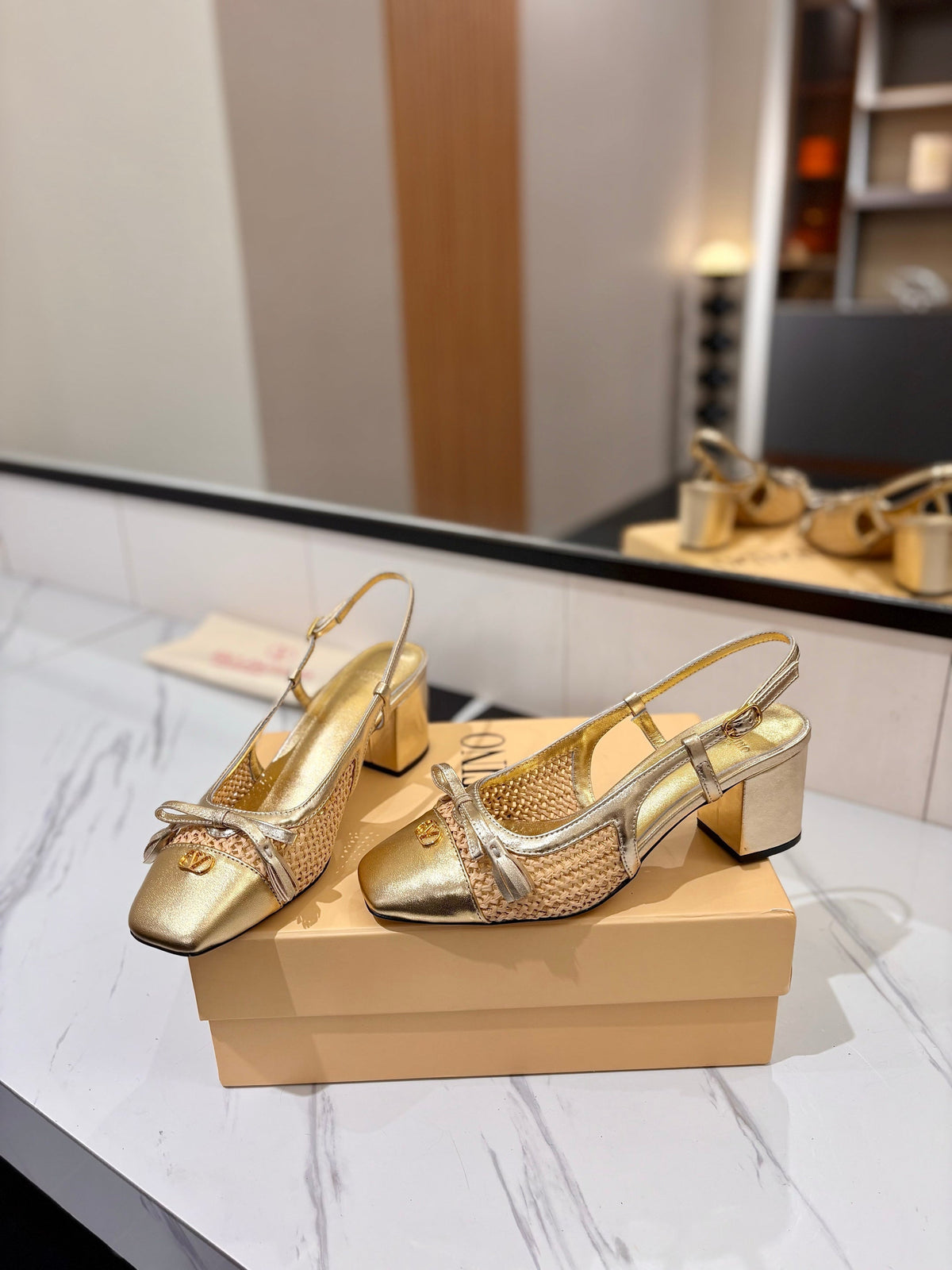 VT 26s Valet Du Roi Slingback 6cm Gold Raffia Leather 985449