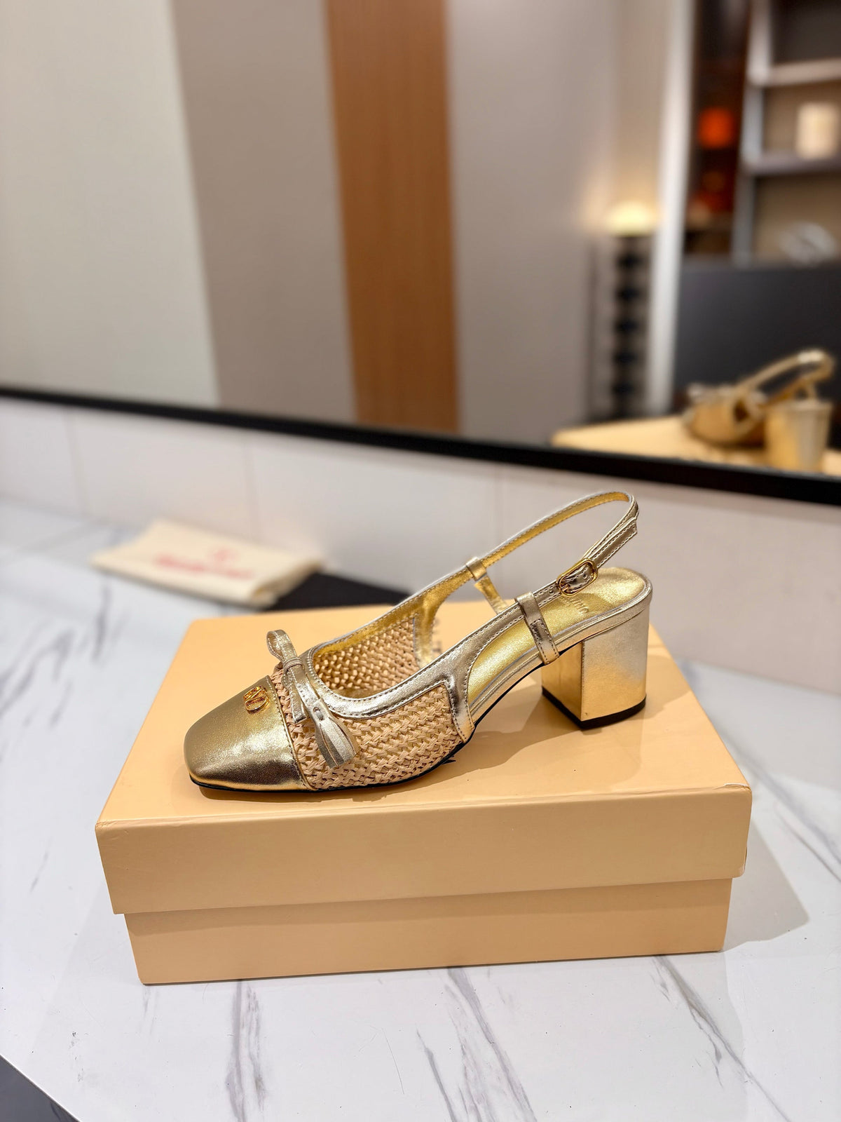 VT 26s Valet Du Roi Slingback 6cm Gold Raffia Leather 985449