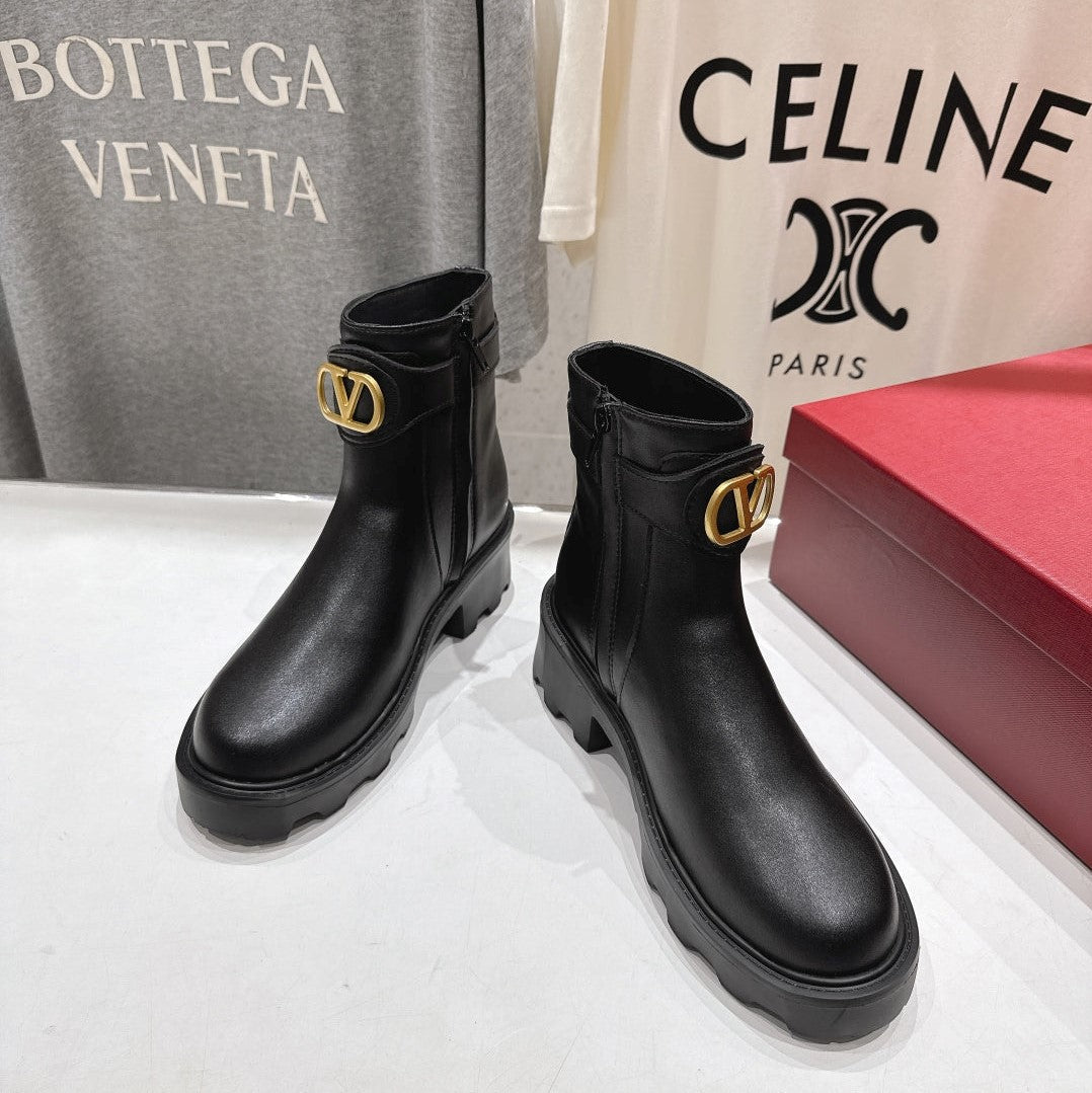 VT short boots black calfskin 174437