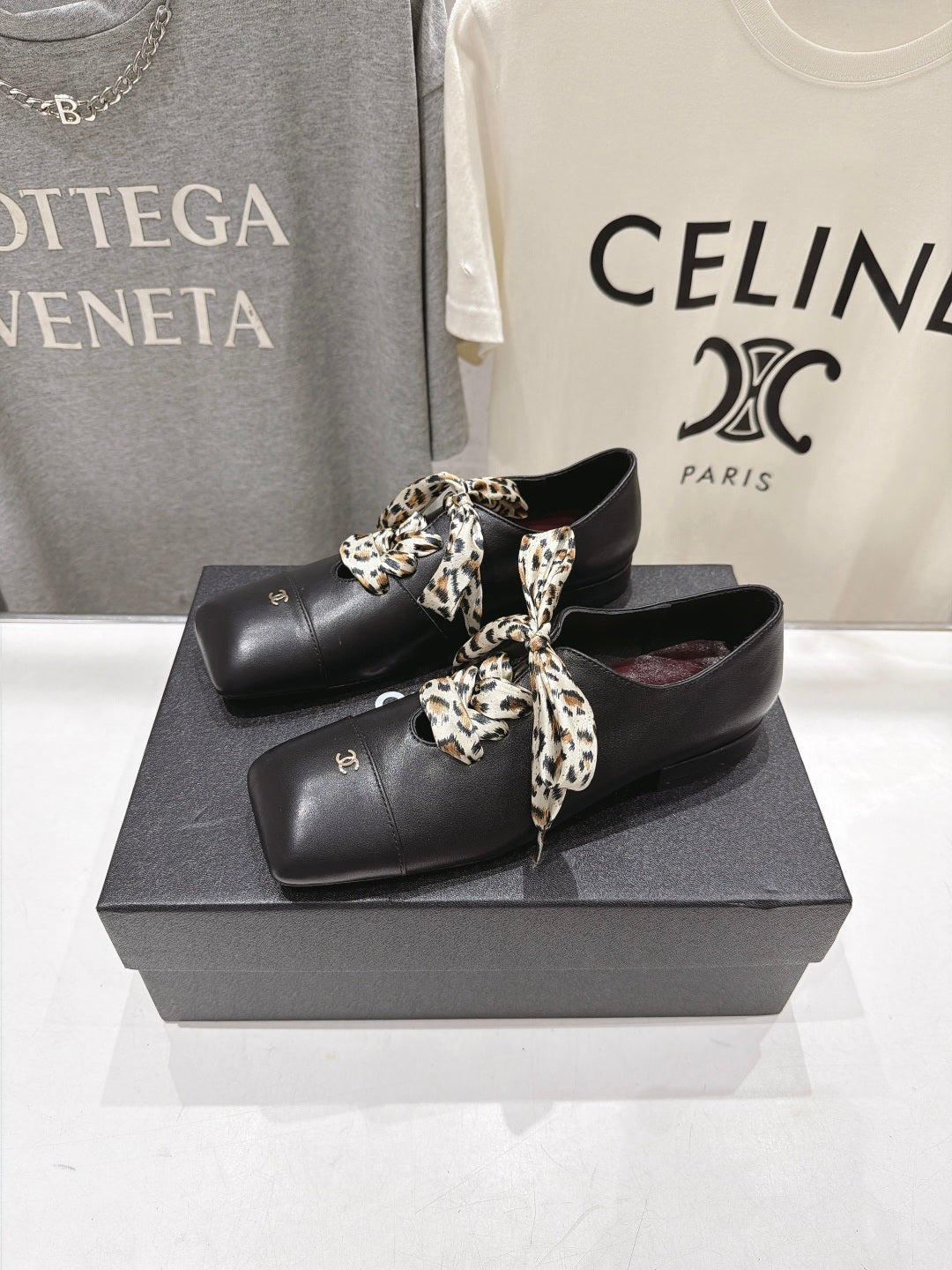 CC 26s Square-Toe Lace-Up Shoes with Leopard Print Scarf Black Leather 946033