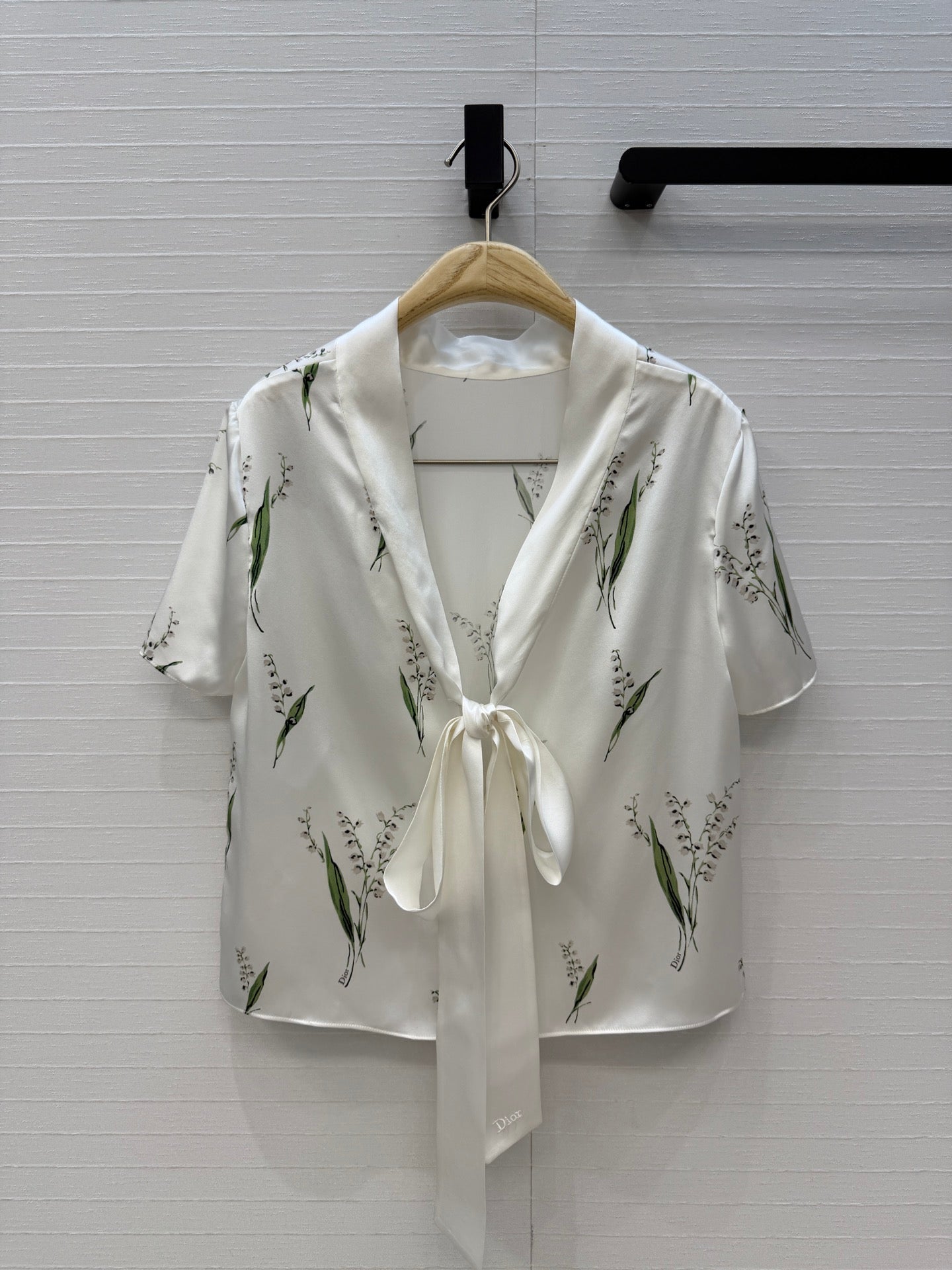 CD Blouse with Tied Collar White Colorful Silk 360957