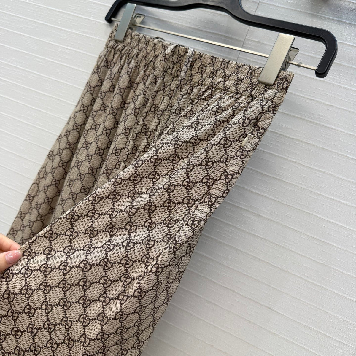 GG 26s Leisure Pants Beige Ebony Printed Silk 428587