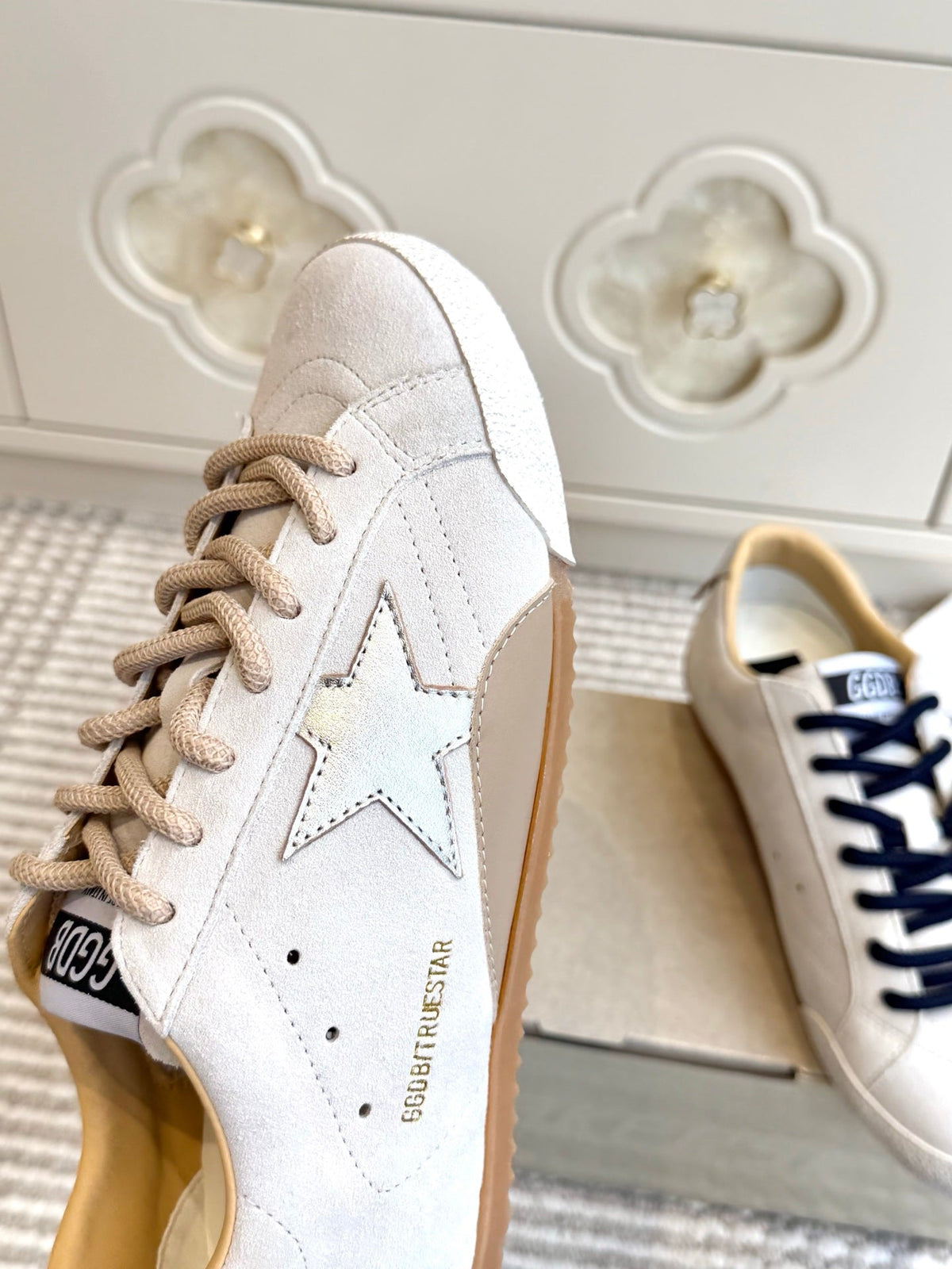 GGDB Sneakers Light Gray Suede Silver Star 122368
