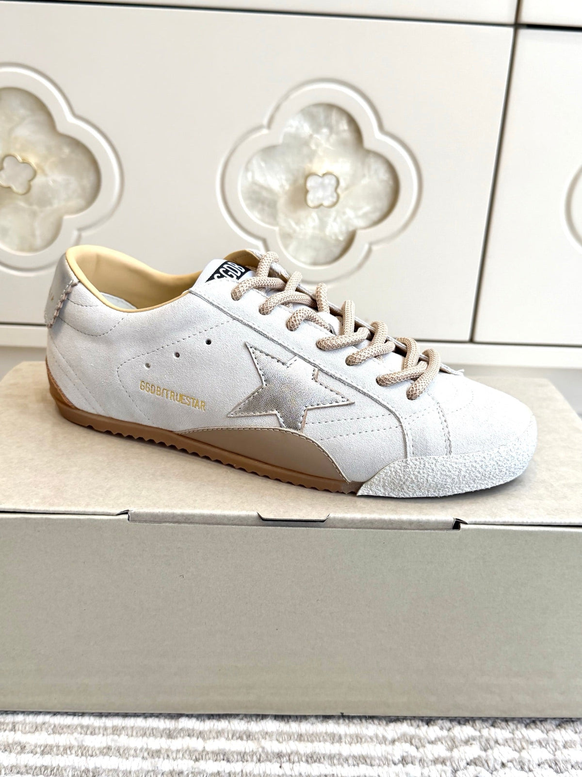 GGDB Sneakers Light Gray Suede Silver Star 122368