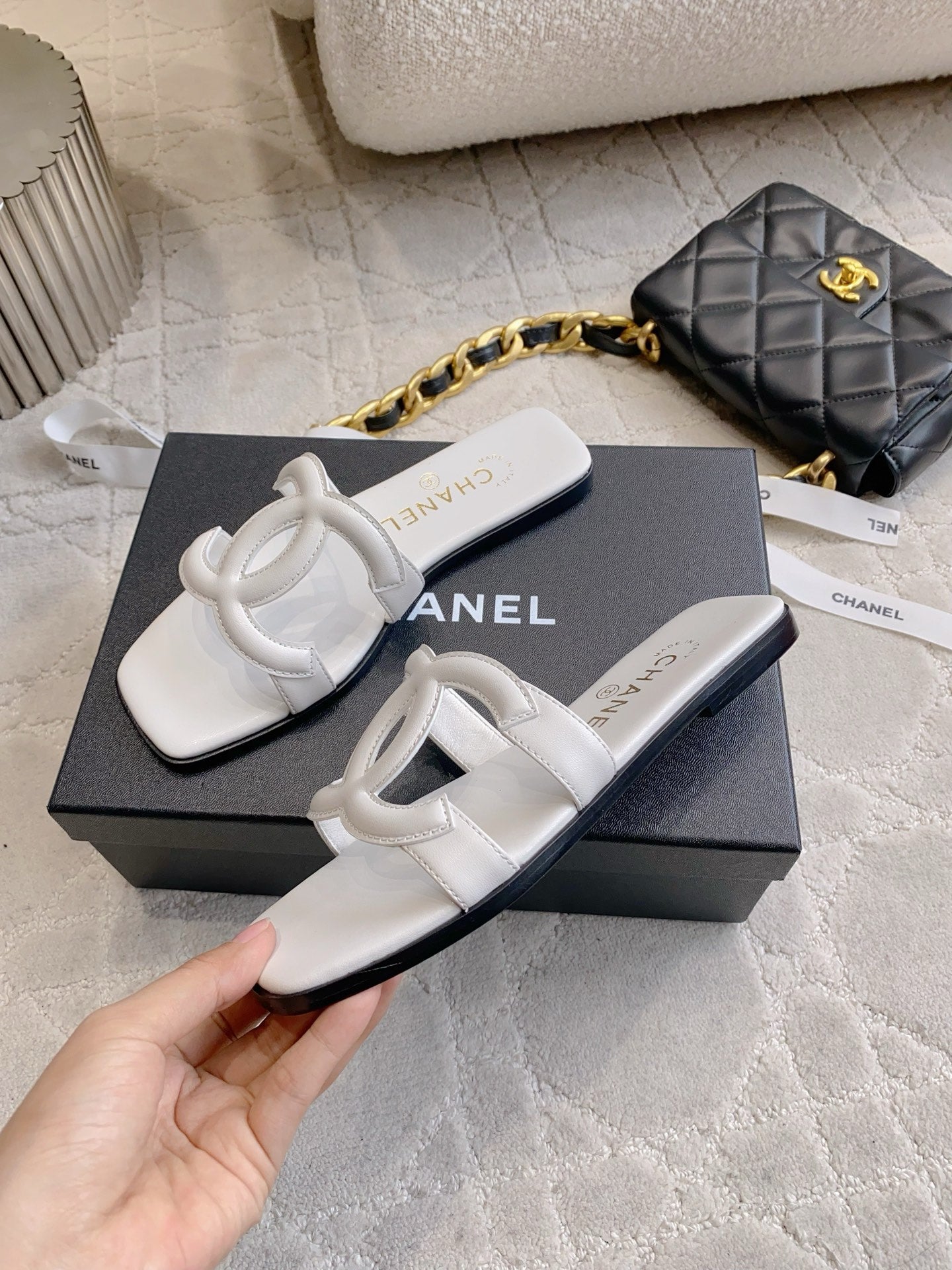 CC Logo Flat Sandals White Lambskin 906324