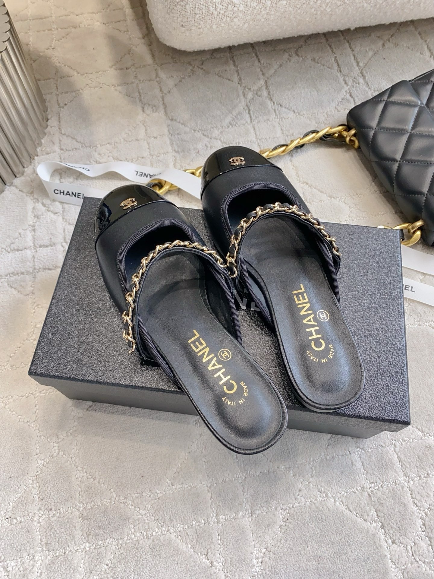 CC 2026s Chain Flat Mules Black Leather 723673