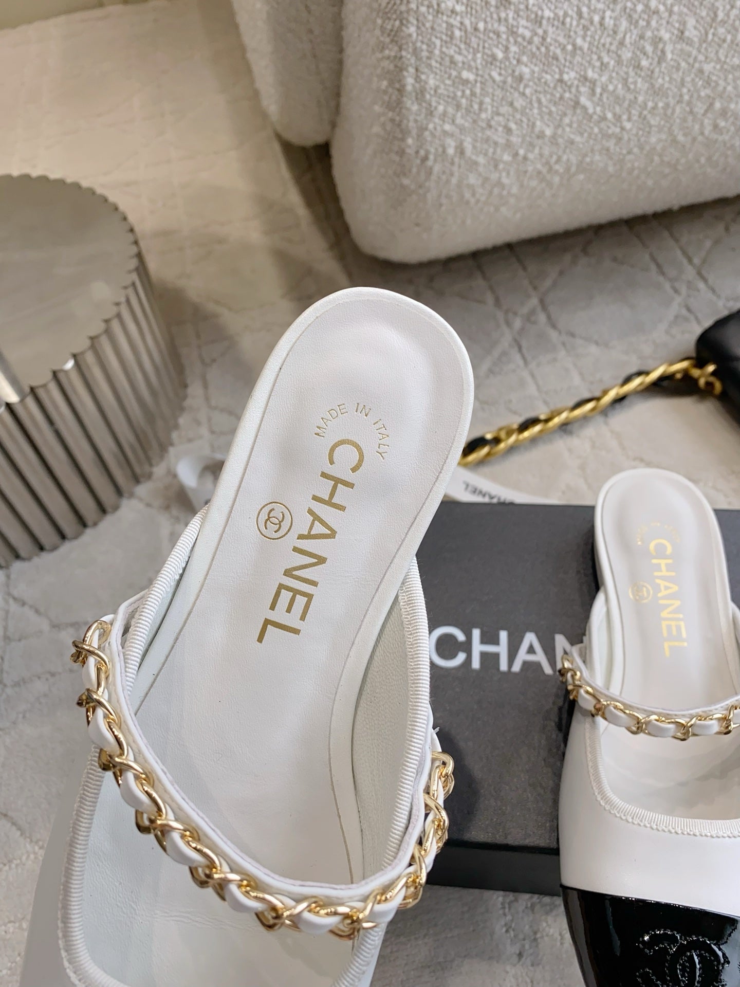 CC 2026s Chain Flat Mules Black White Leather 723678
