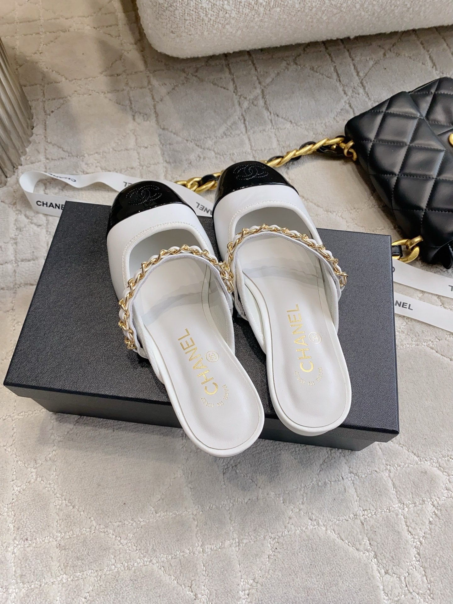 CC 2026s Chain Flat Mules Black White Leather 723678
