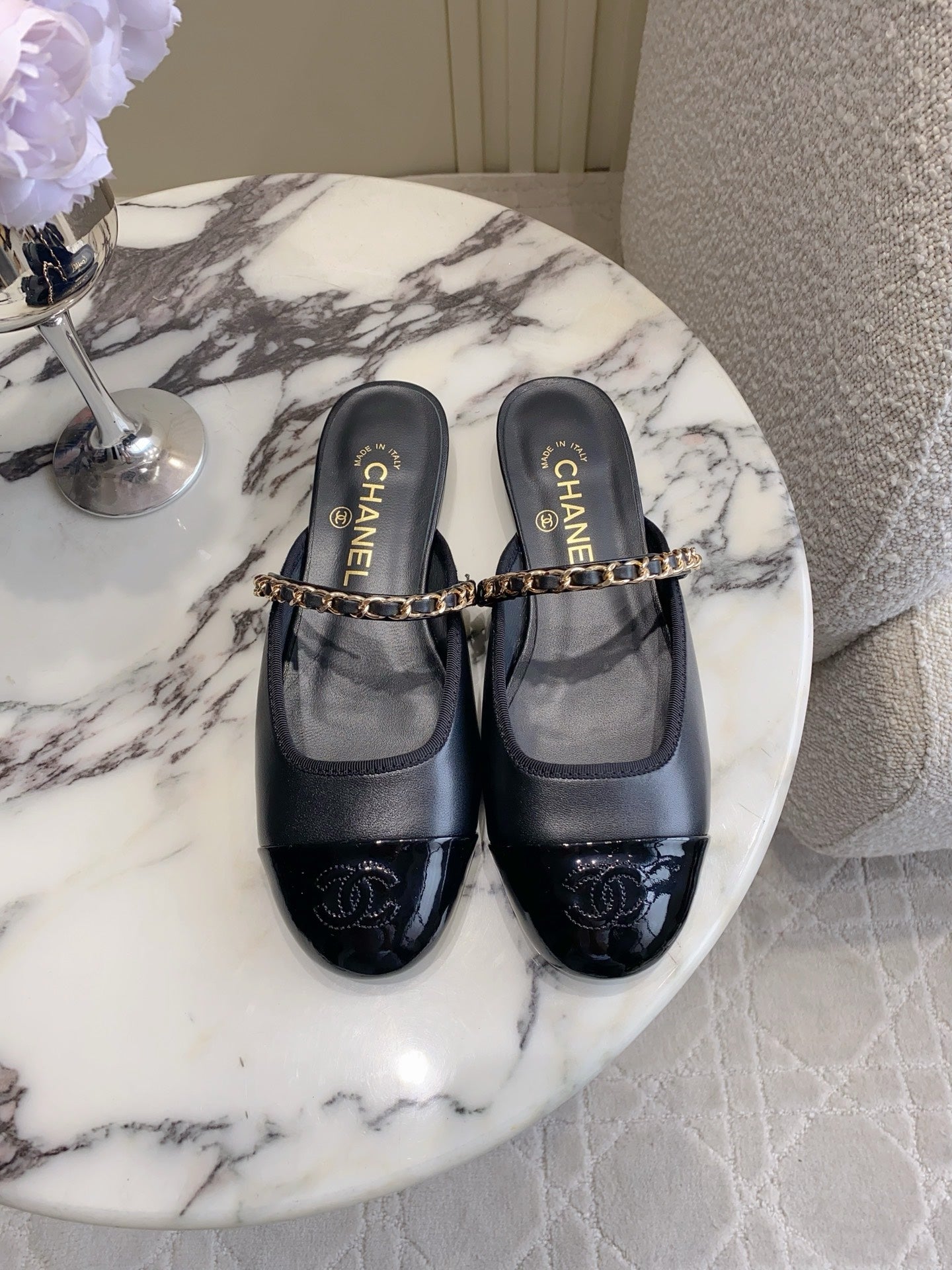 CC 2026s Chain Flat Mules Black Leather 723674