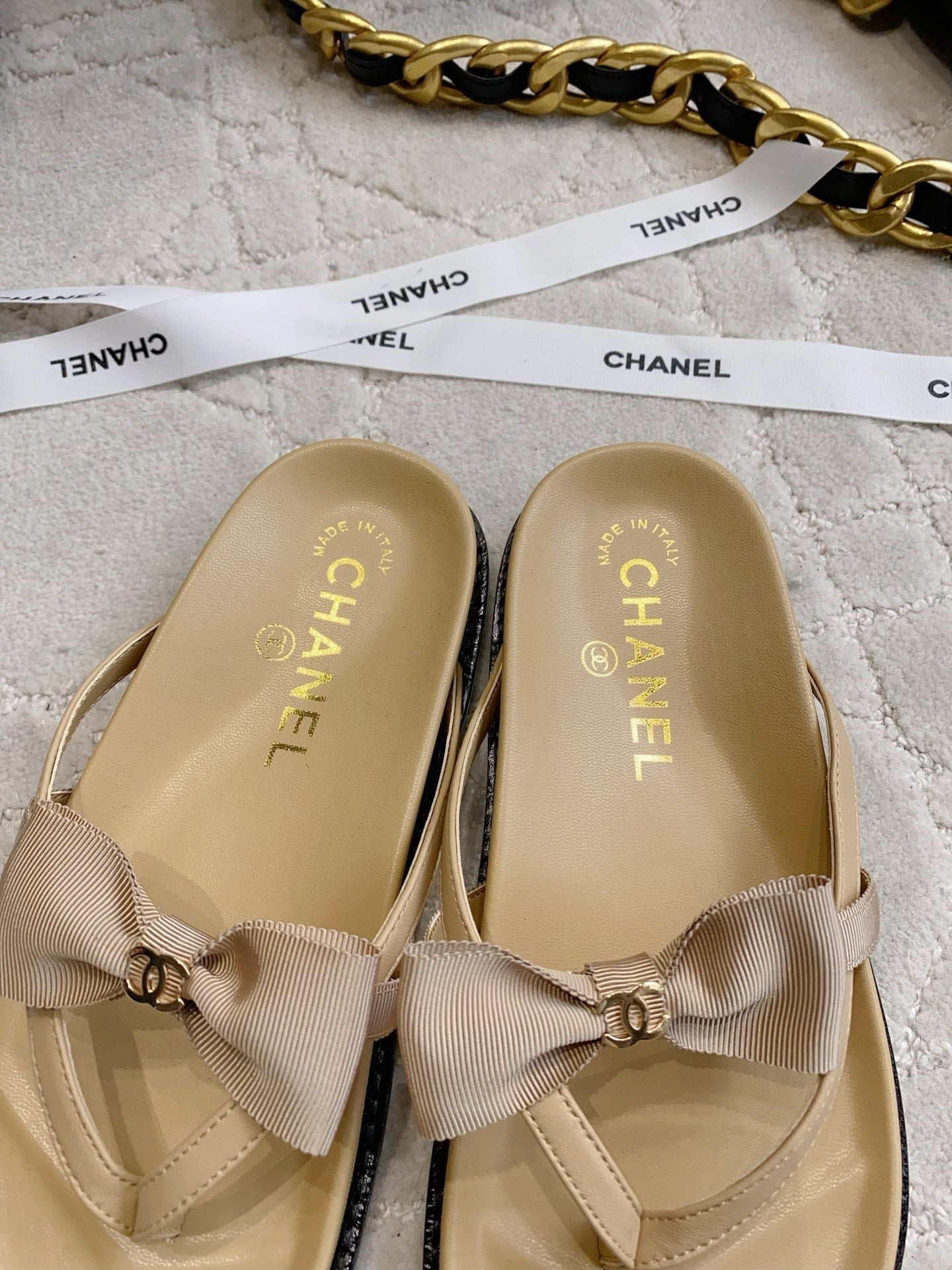 CC 26s Bow Thong Sandals Beige Lambskin 723723