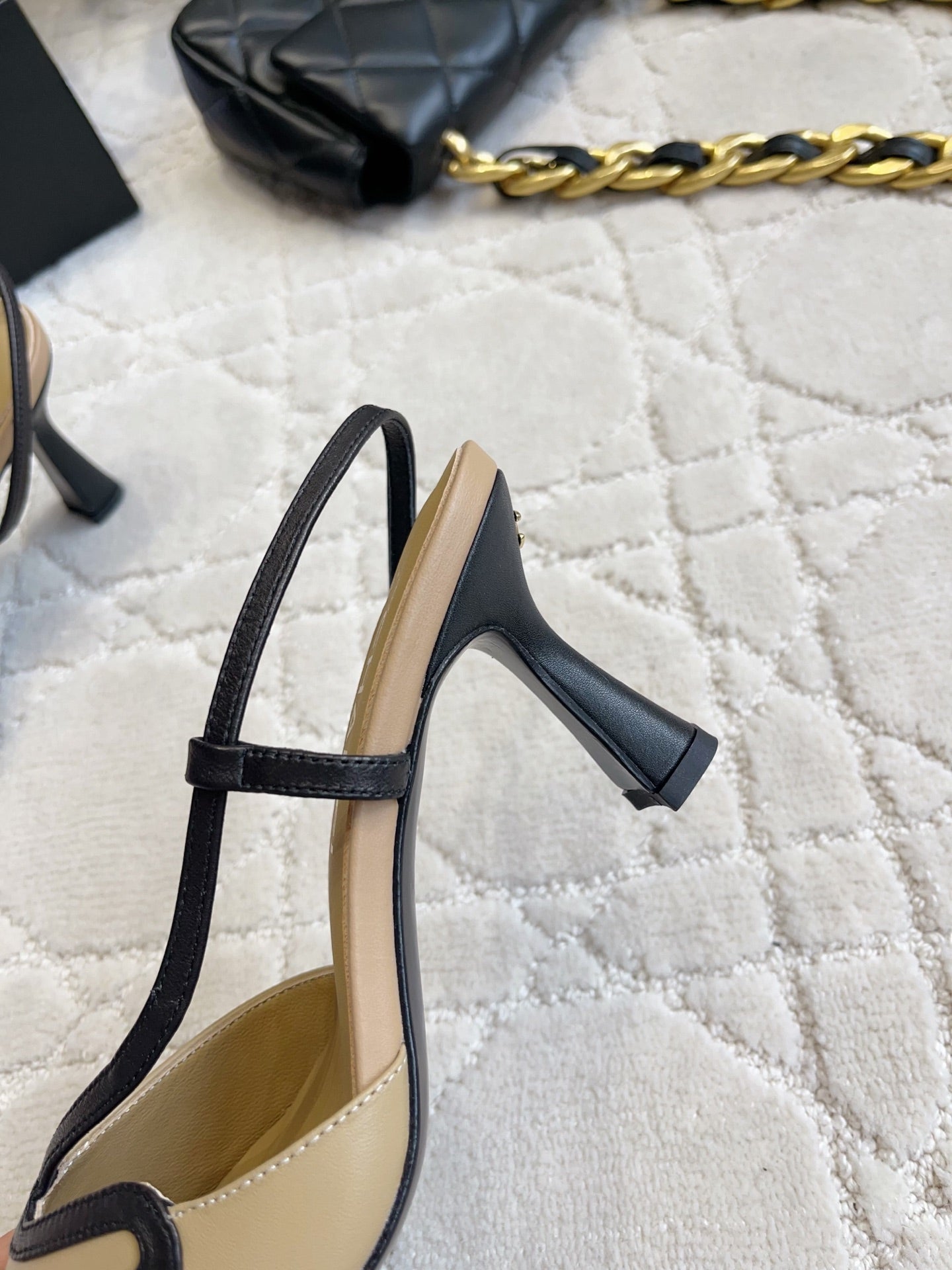 CC Métiers d’art 2026 Slingback 7.5cm Beige Black Lambskin 808101