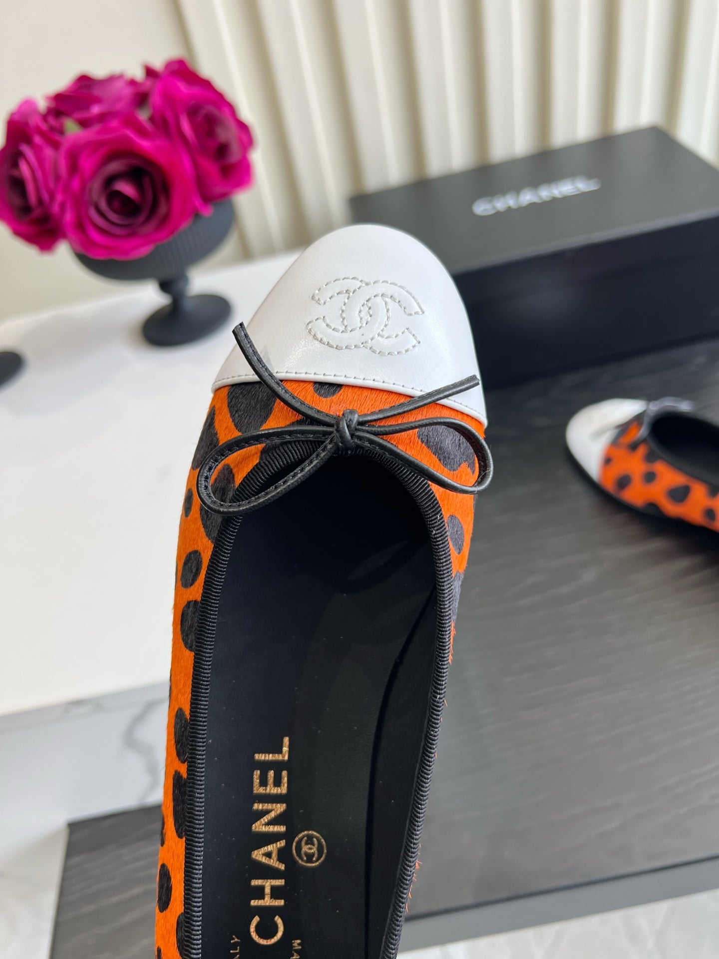 CC 26s Ballet Flat Black Orange Horsehair 850774