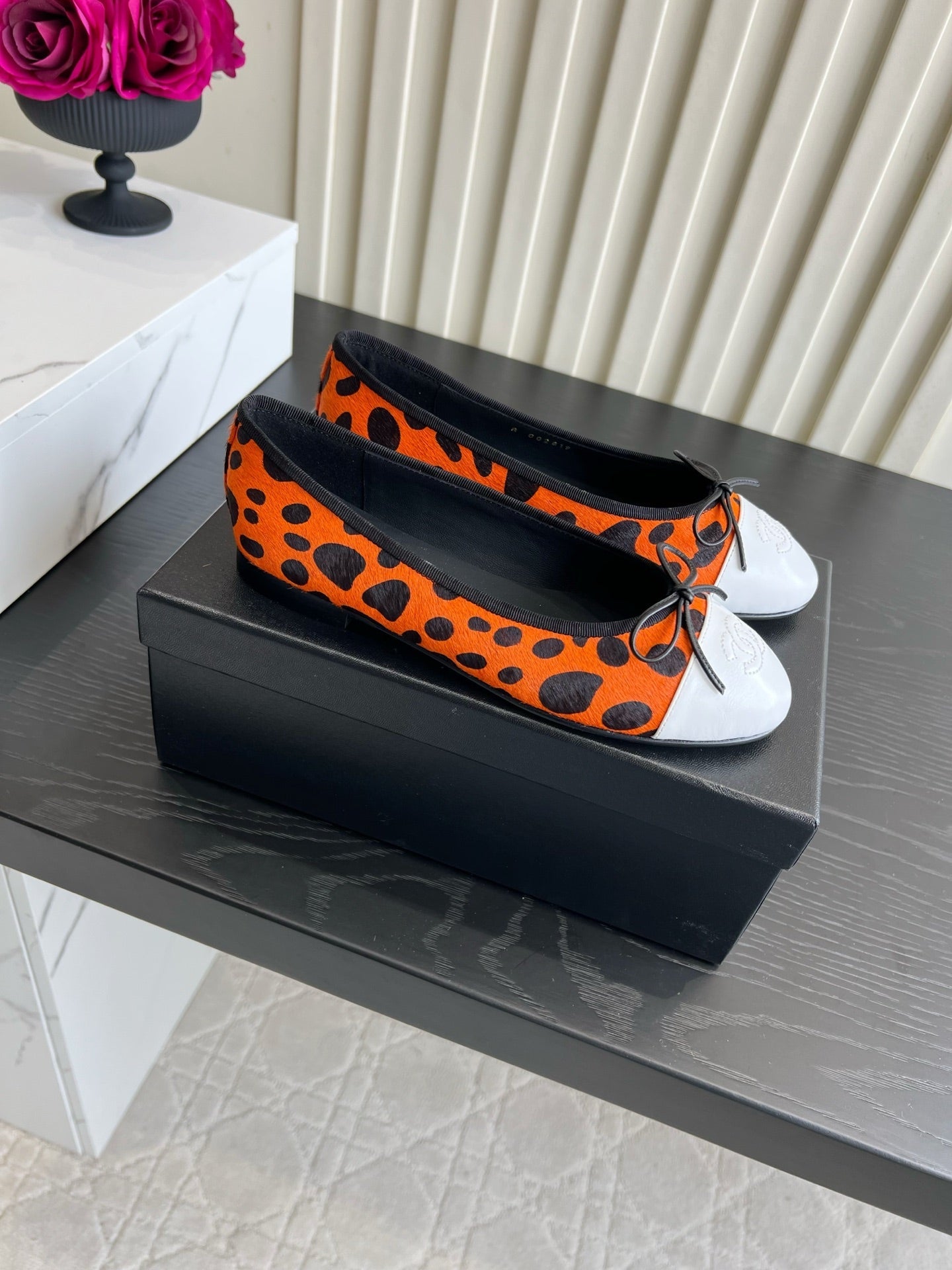 CC 26s Ballet Flat Black Orange Horsehair 850774