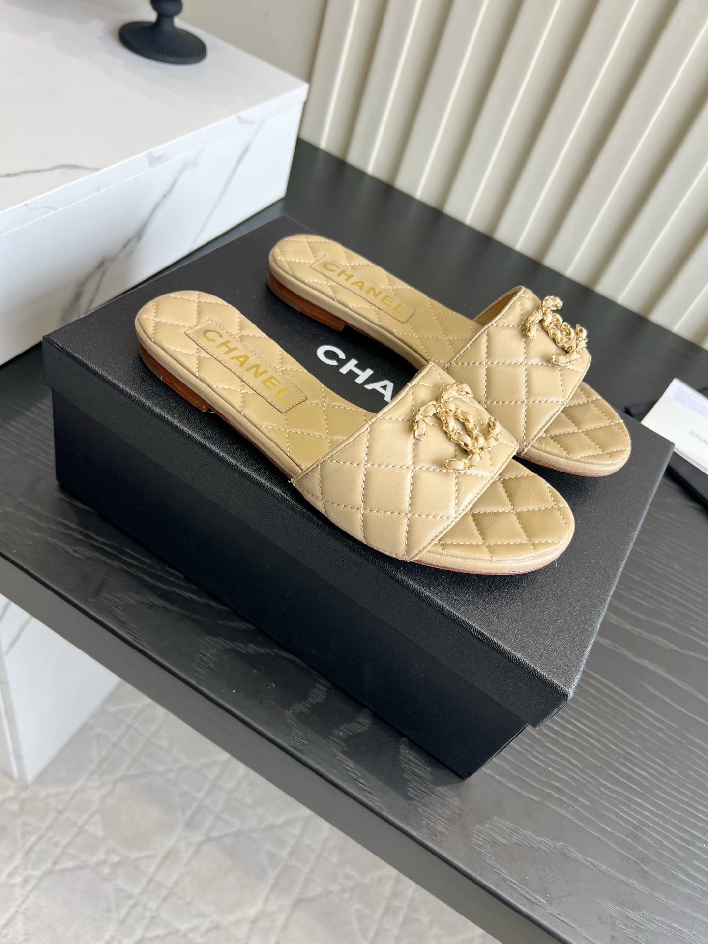 CC 26s Flat Sandals Beige Quited Leather 906219