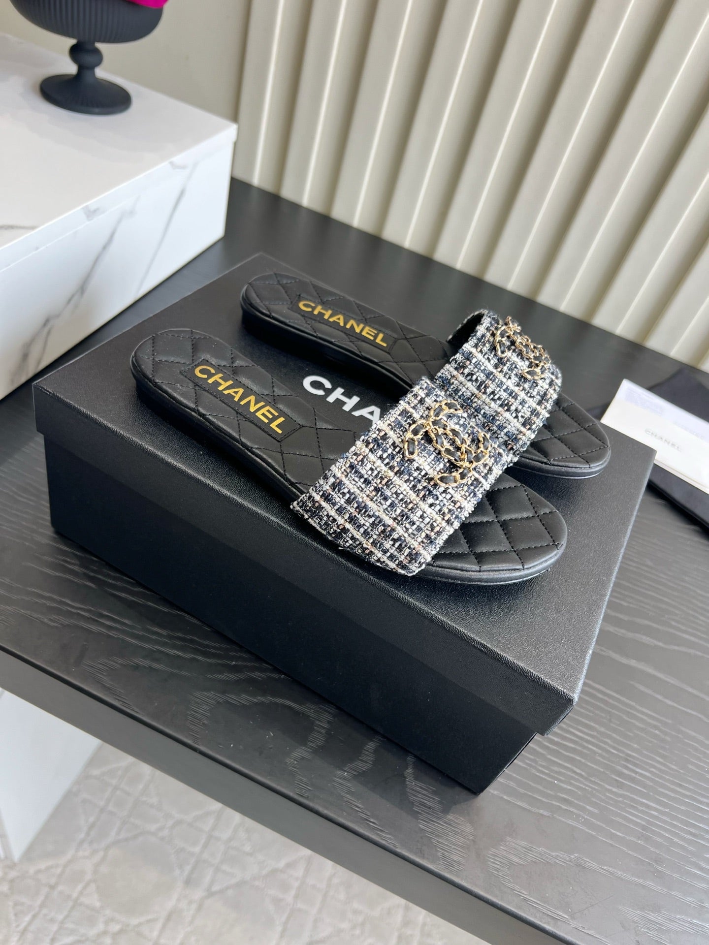 CC 26s Flat Sandals Black Cream Quited Leather 906221