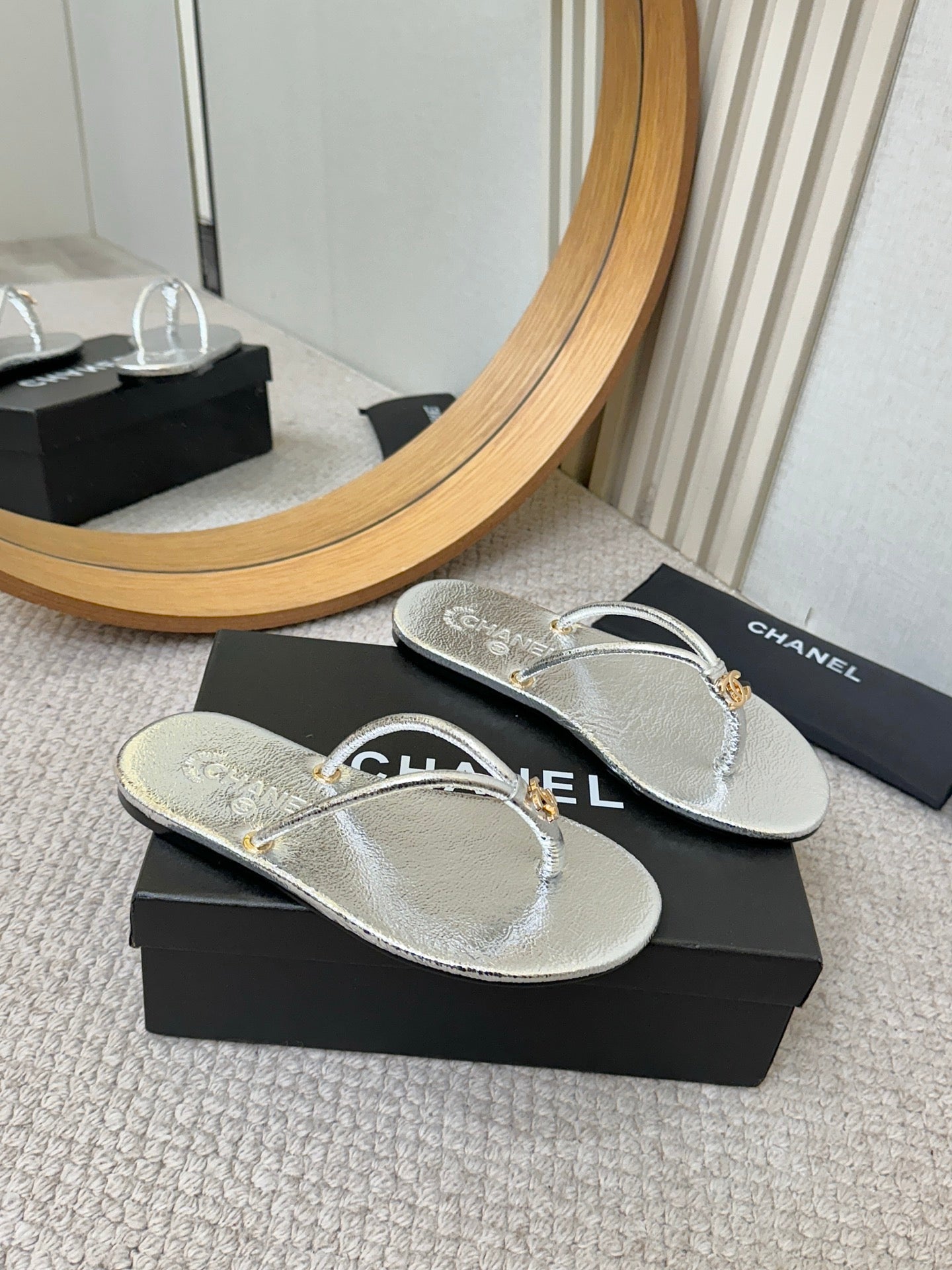 CC 2026 Thong Sandal Sliver Metalic Calfskin 826472