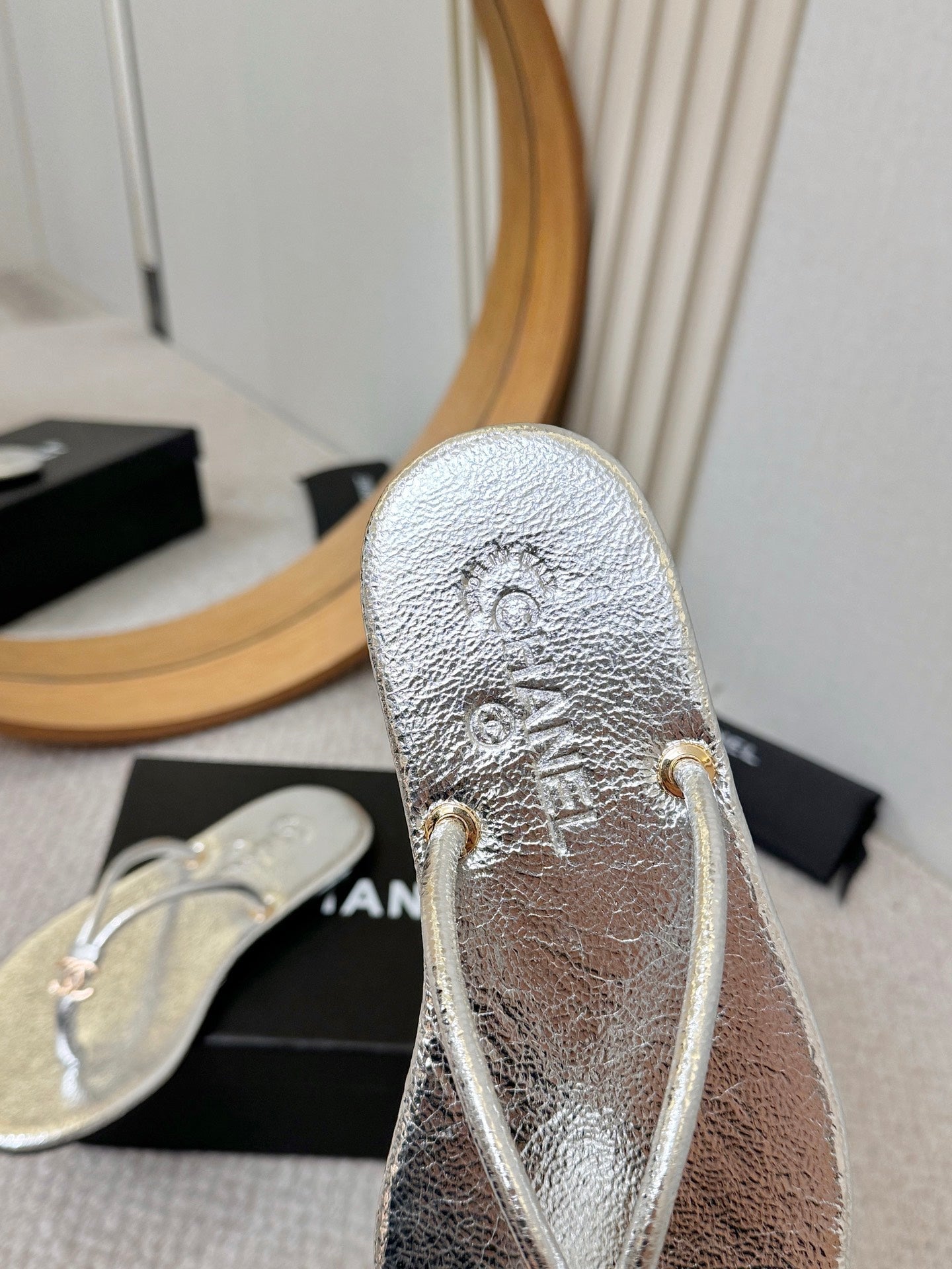 CC 2026 Thong Sandal Sliver Metalic Calfskin 826472