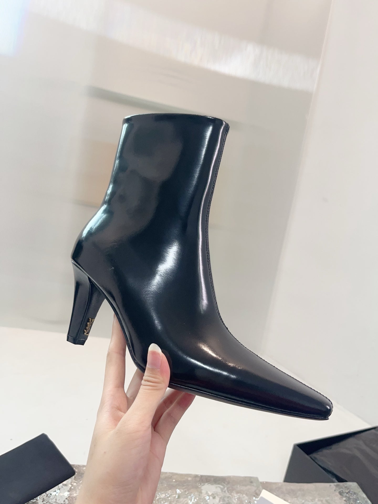 YSL 25 High-heeled Boot Black Cowhide 522267