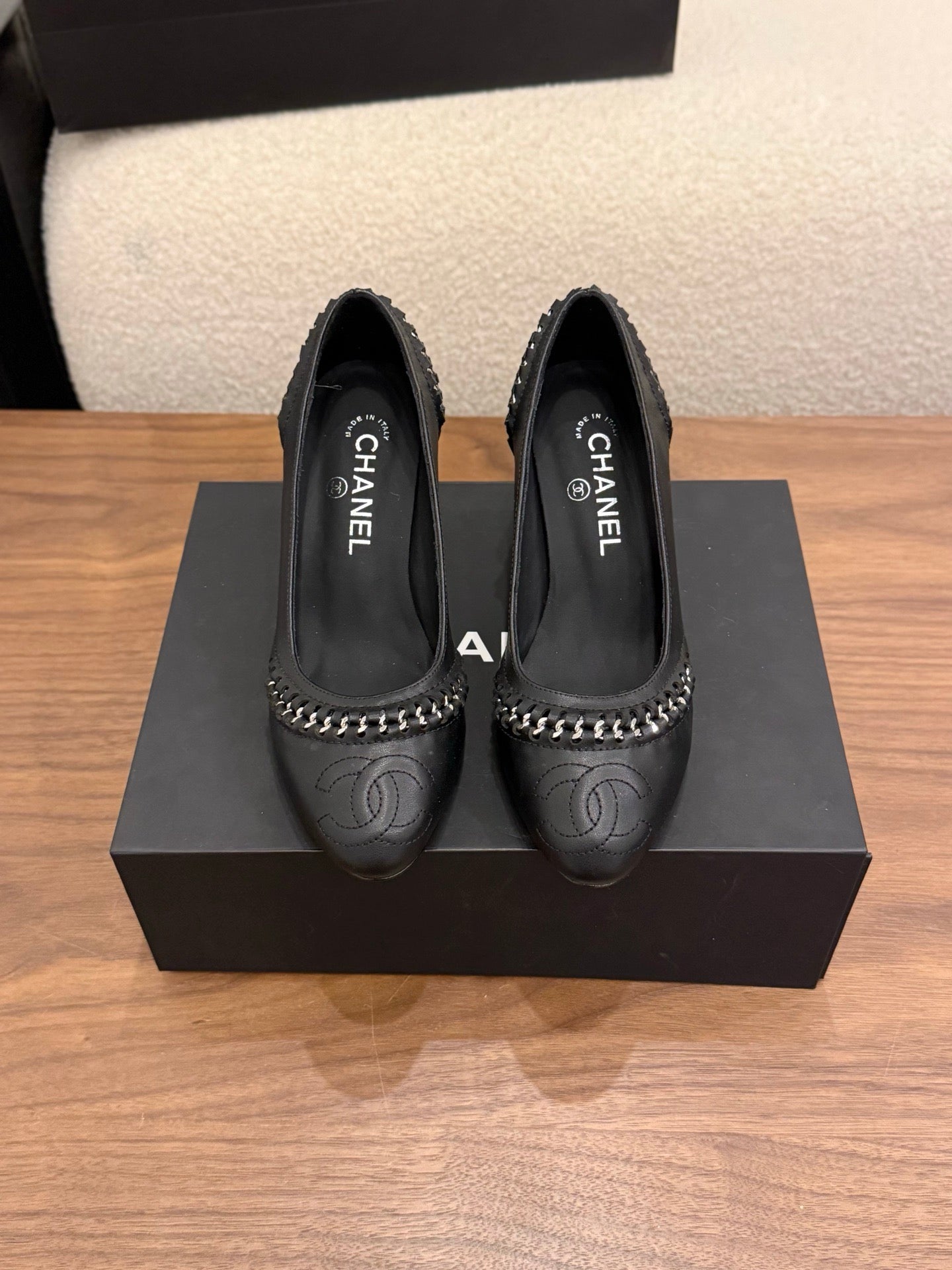 CC 2026 Pumps Braided Chain Black Calfskin 676200