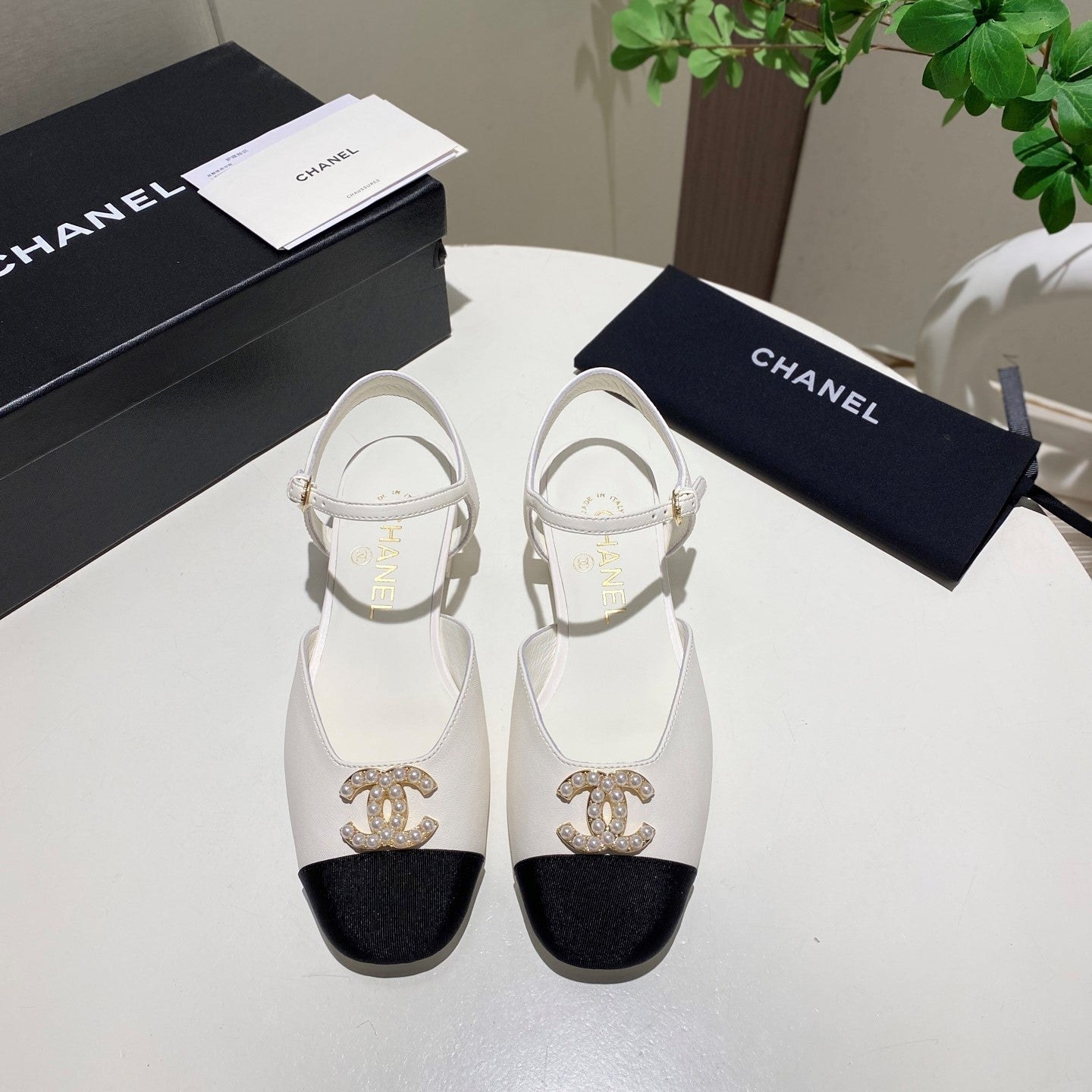 CC 25P Pearl Buckle Mary Jane Sandals Black White Sheepskin Frabic 466989