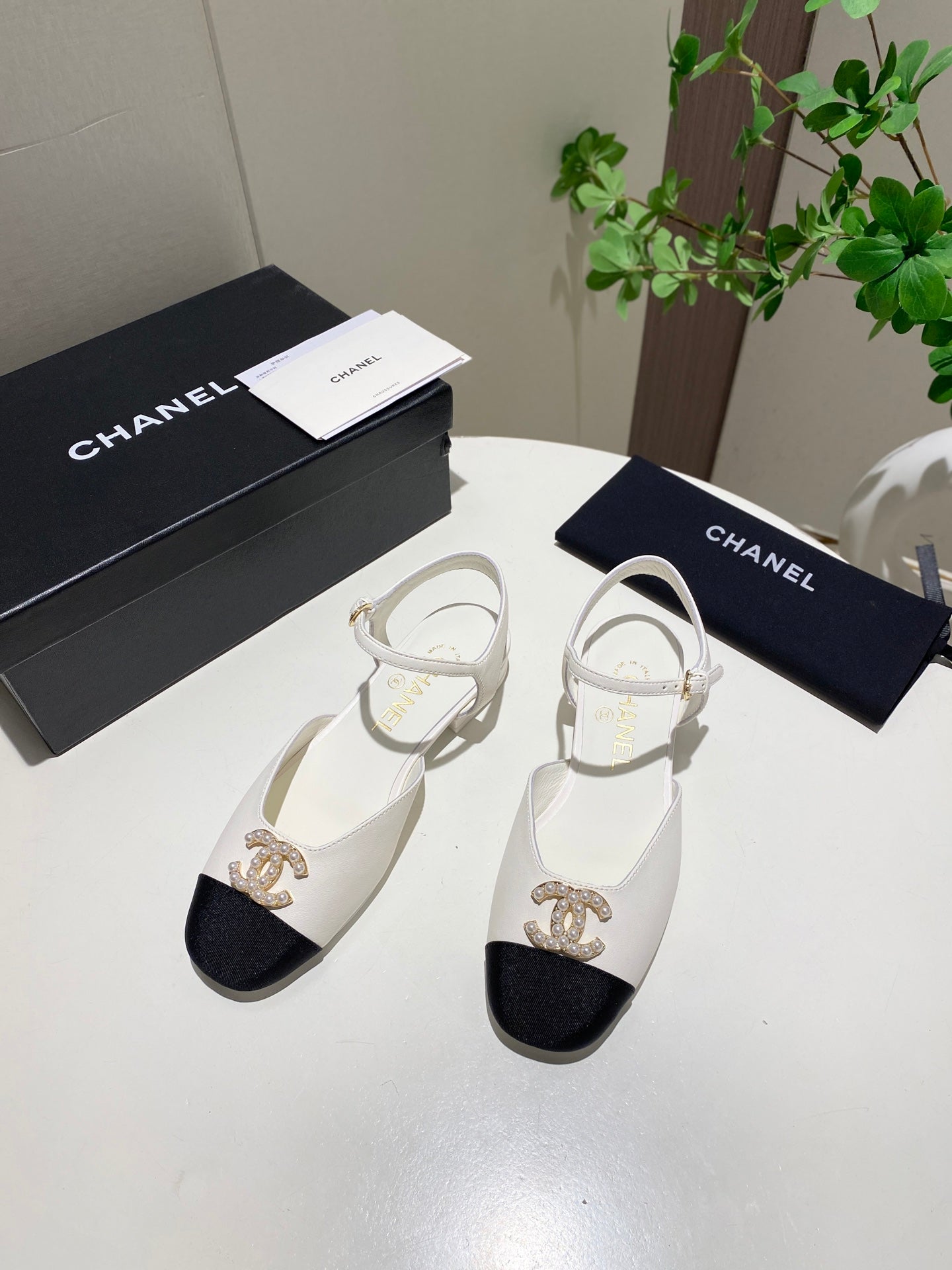 CC 25P Pearl Buckle Mary Jane Sandals Black White Sheepskin Frabic 466989