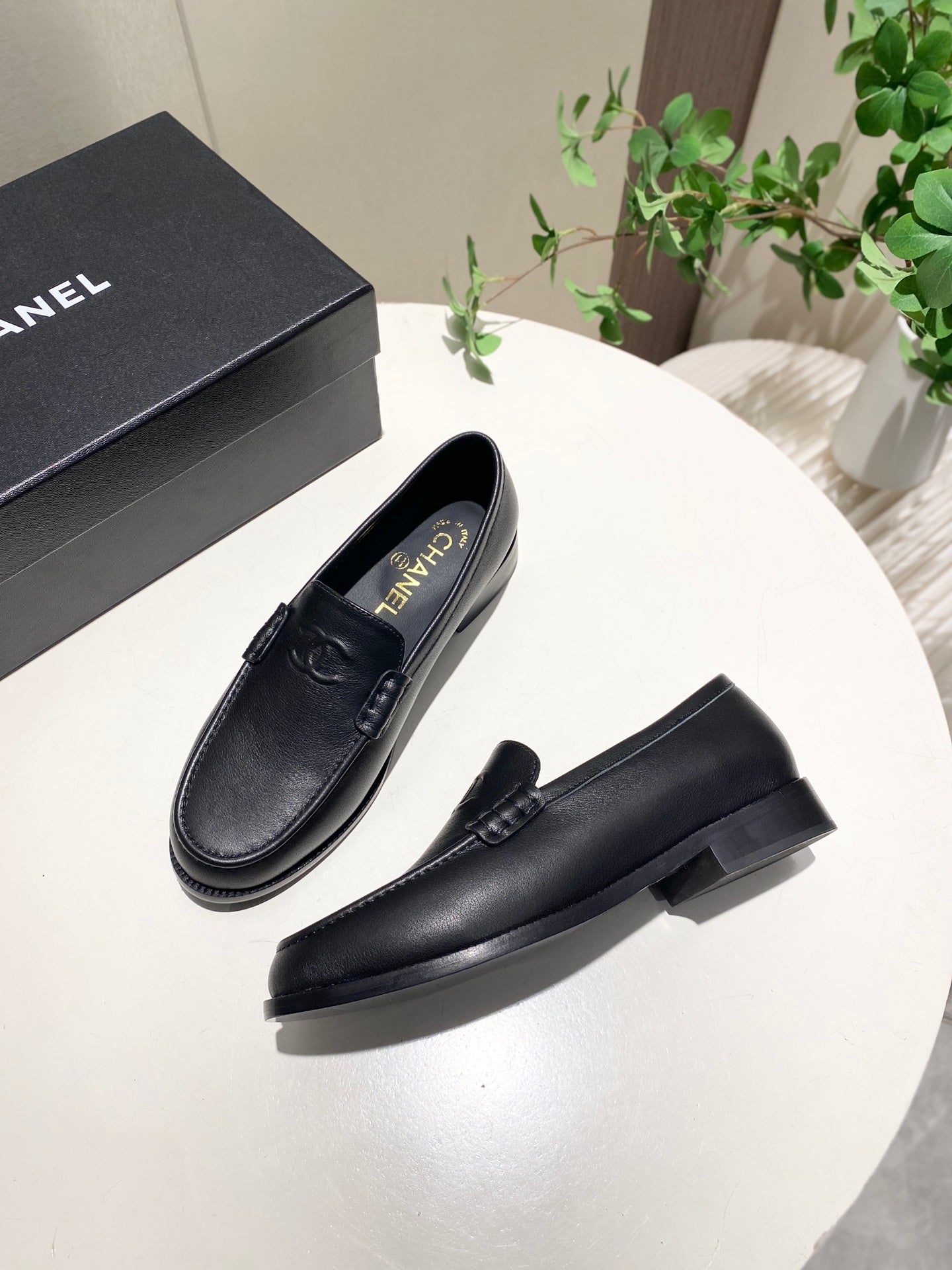 CC 26s Moccasin Loafers Black Calfskin 767265
