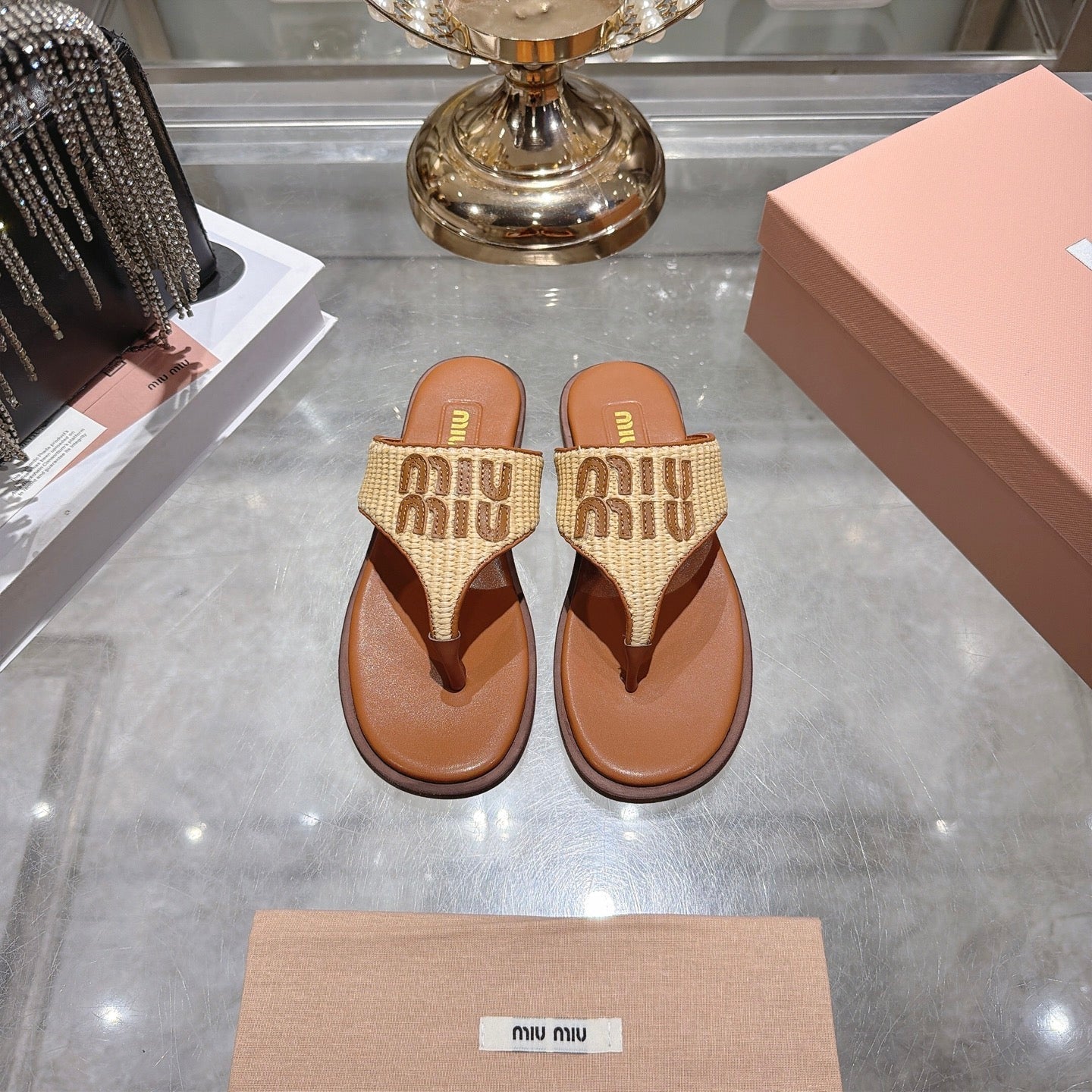 Miumiu 26s Thong Sandals In Beige Raffia And Cognac Brown Calfskin Logo
