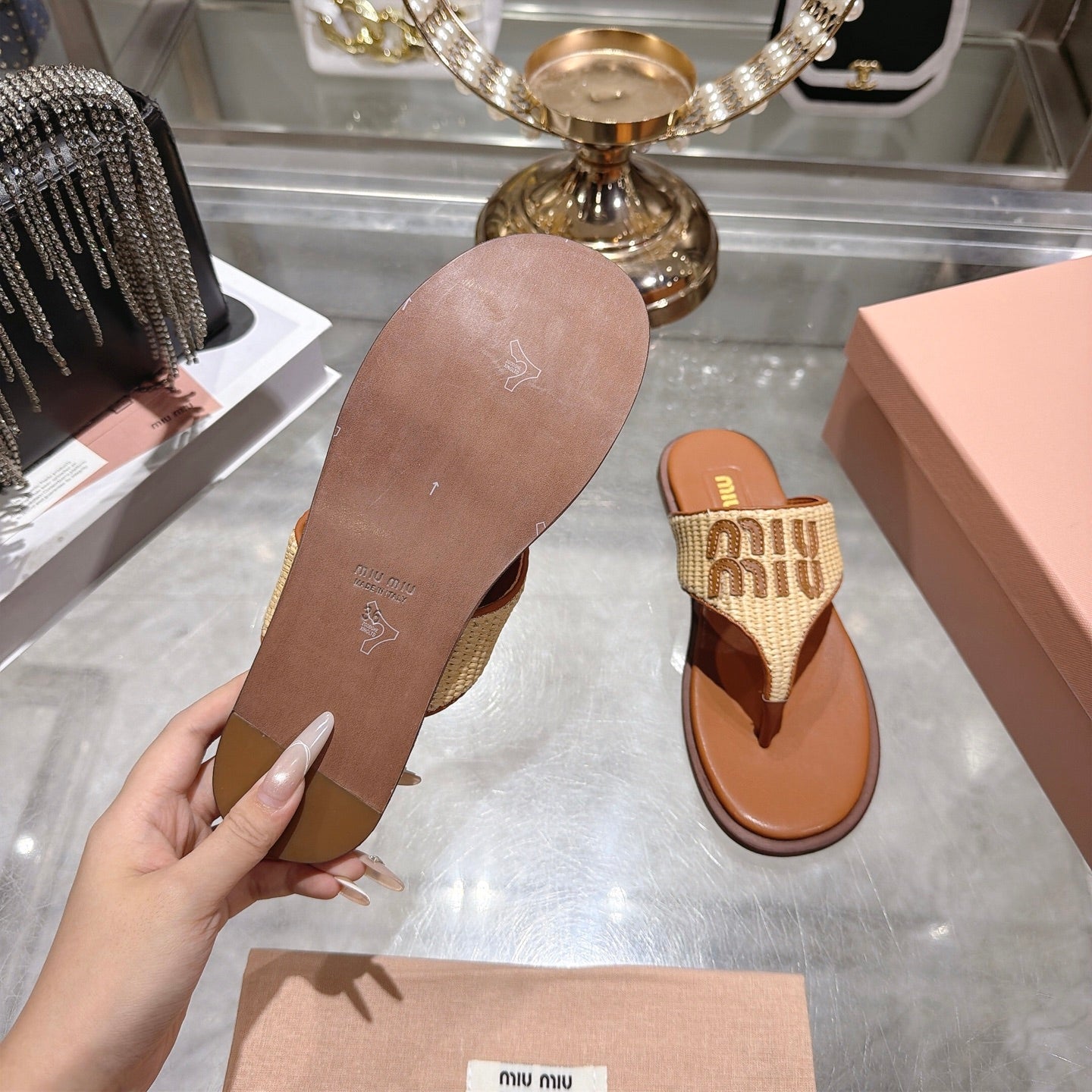 Miumiu 26s Thong Sandals In Beige Raffia And Cognac Brown Calfskin Logo