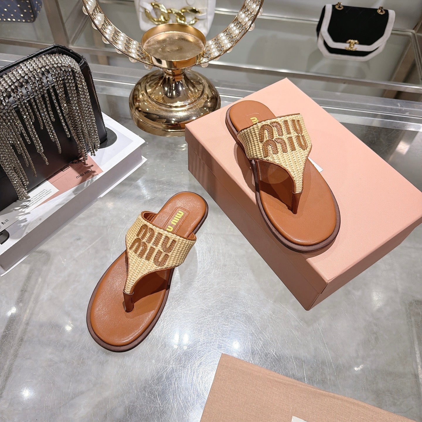 Miumiu 26s Thong Sandals In Beige Raffia And Cognac Brown Calfskin Logo