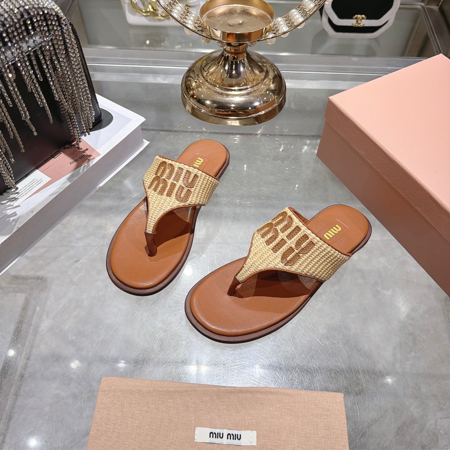Miumiu 26s Thong Sandals In Beige Raffia And Cognac Brown Calfskin Logo