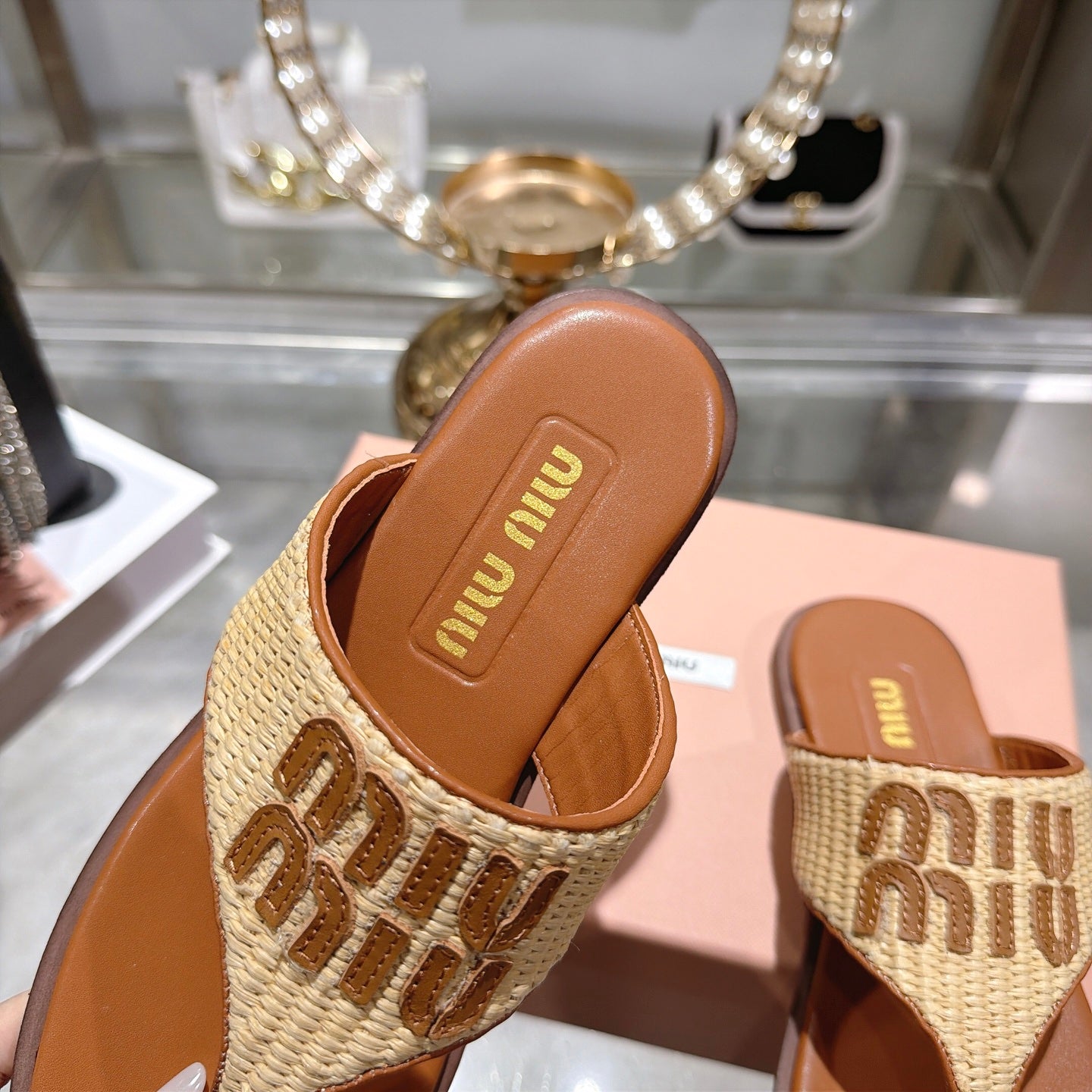 Miumiu 26s Thong Sandals In Beige Raffia And Cognac Brown Calfskin Logo