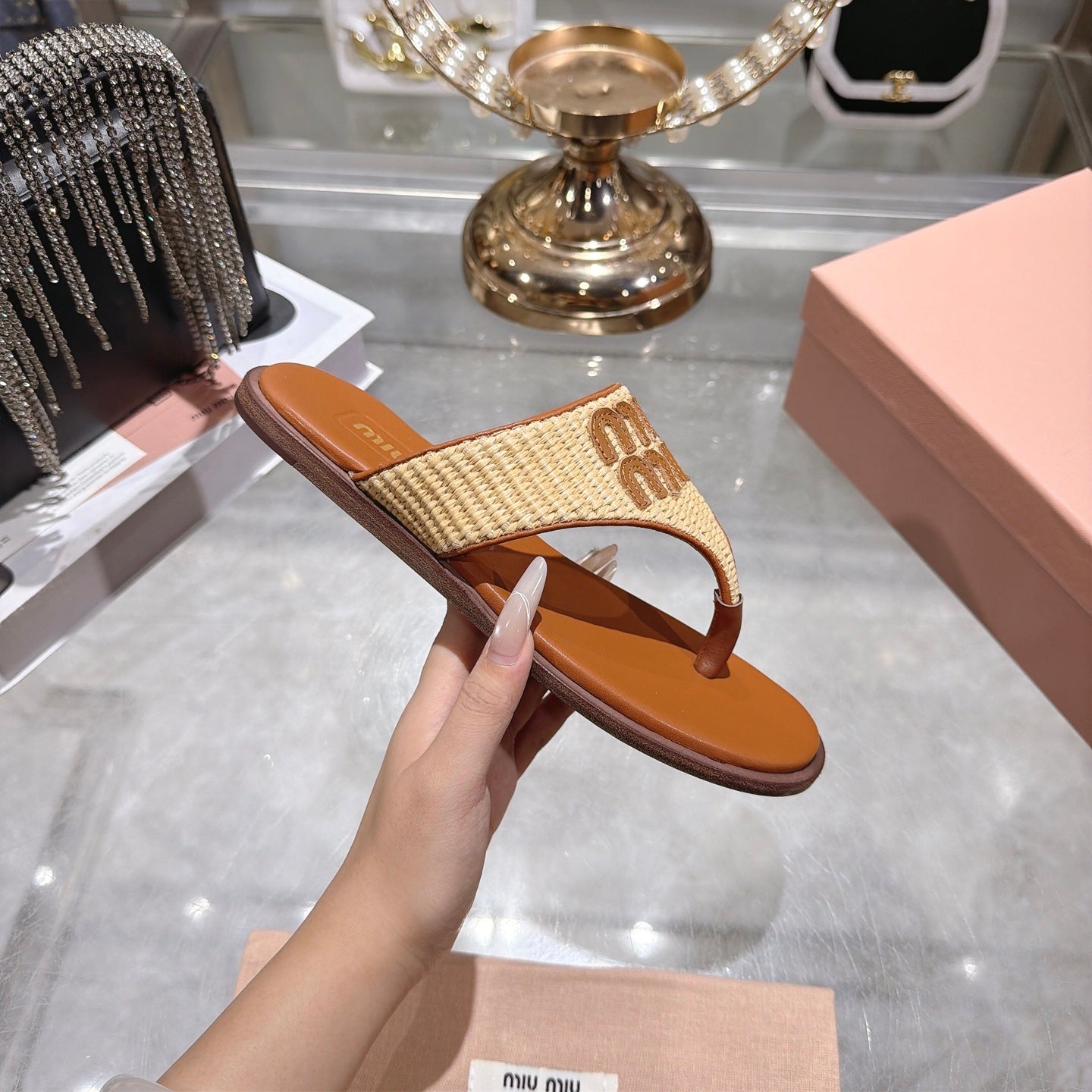 Miumiu 26s Thong Sandals In Beige Raffia And Cognac Brown Calfskin Logo