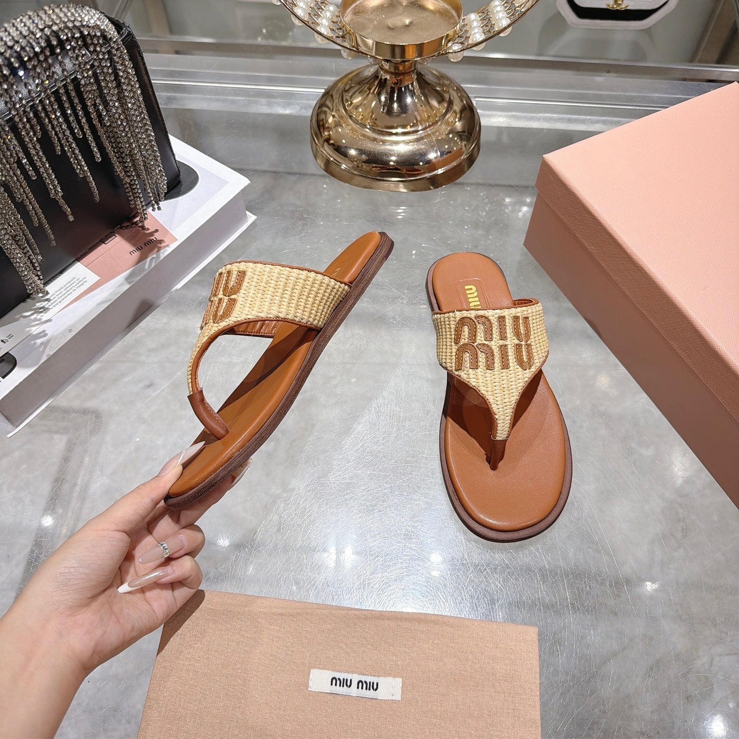 Miumiu 26s Thong Sandals In Beige Raffia And Cognac Brown Calfskin Logo