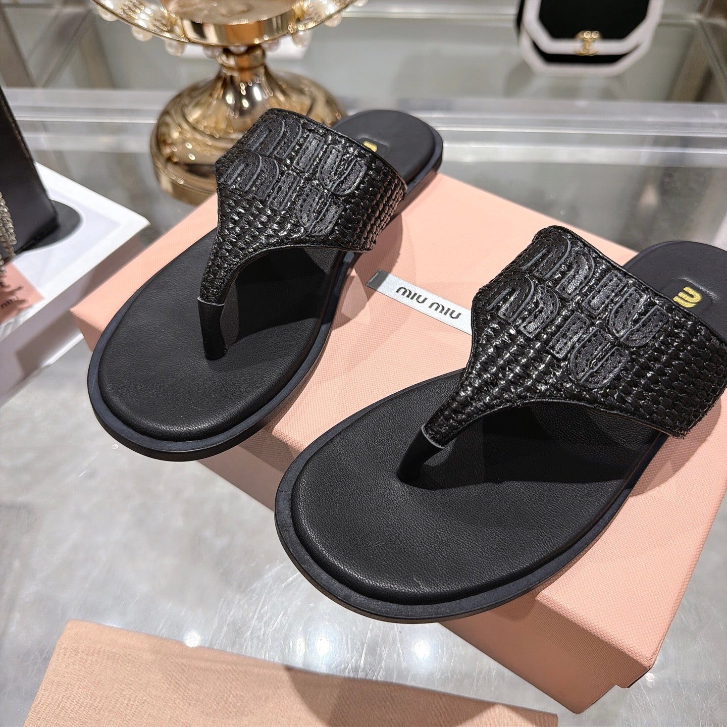 Miumiu 26s Thong Sandals In Black Raffia Calfskin Embossed Logo