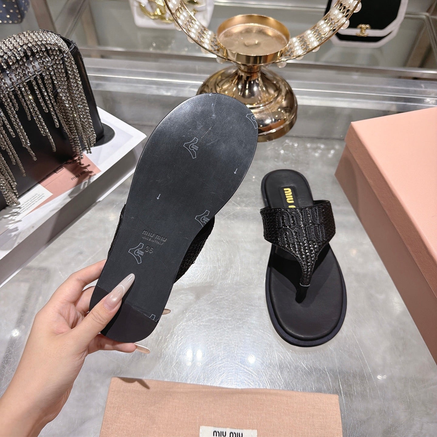 Miumiu 26s Thong Sandals In Black Raffia Calfskin Embossed Logo