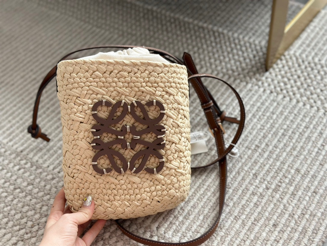 LOE ANAGRAM 18 SQUARE POCKET IN IRACA PALM