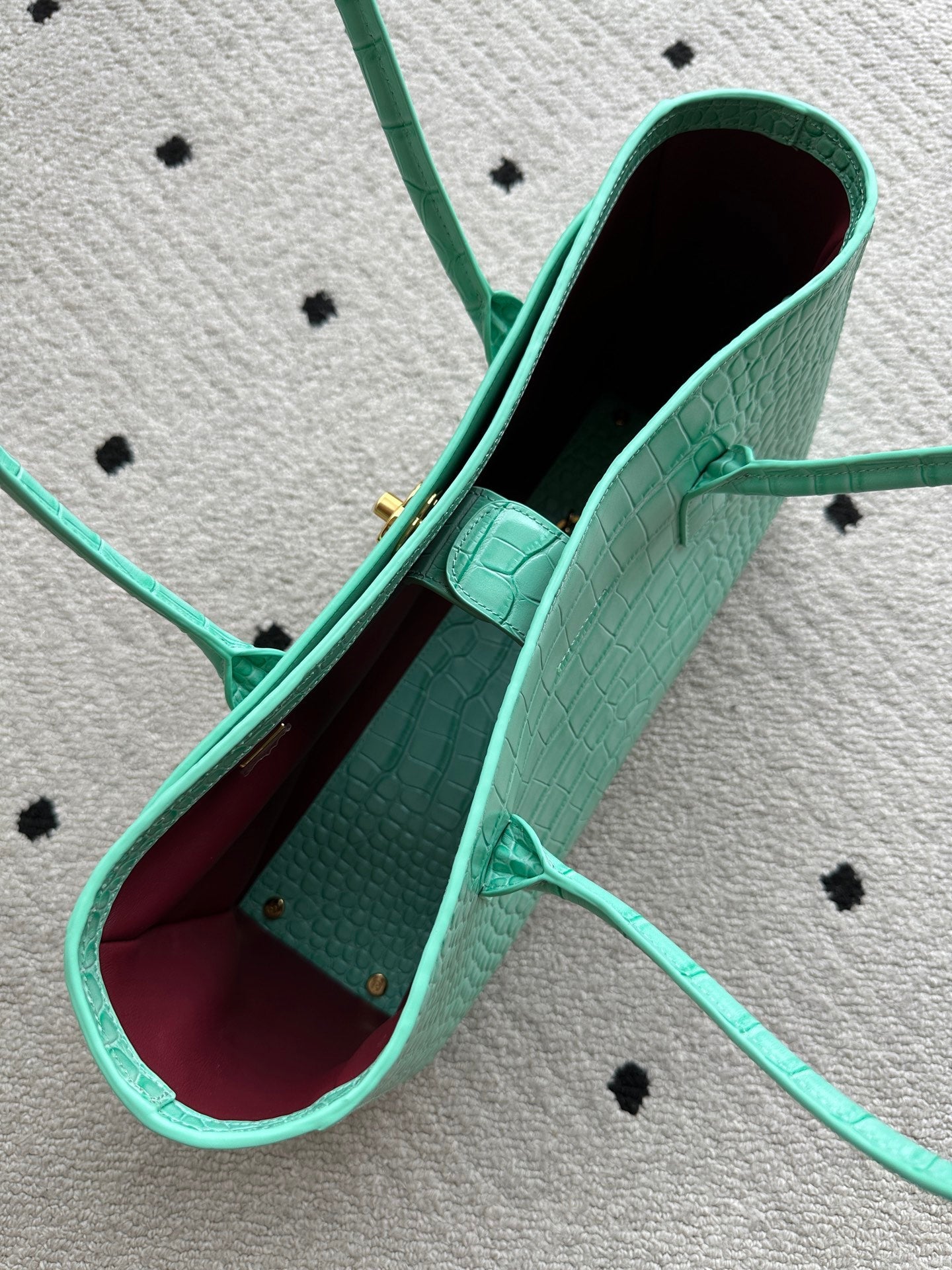 CC 2026 Small Shopping Bag 39cm Mint Green Crocodile Embossed Calfskin GHW
