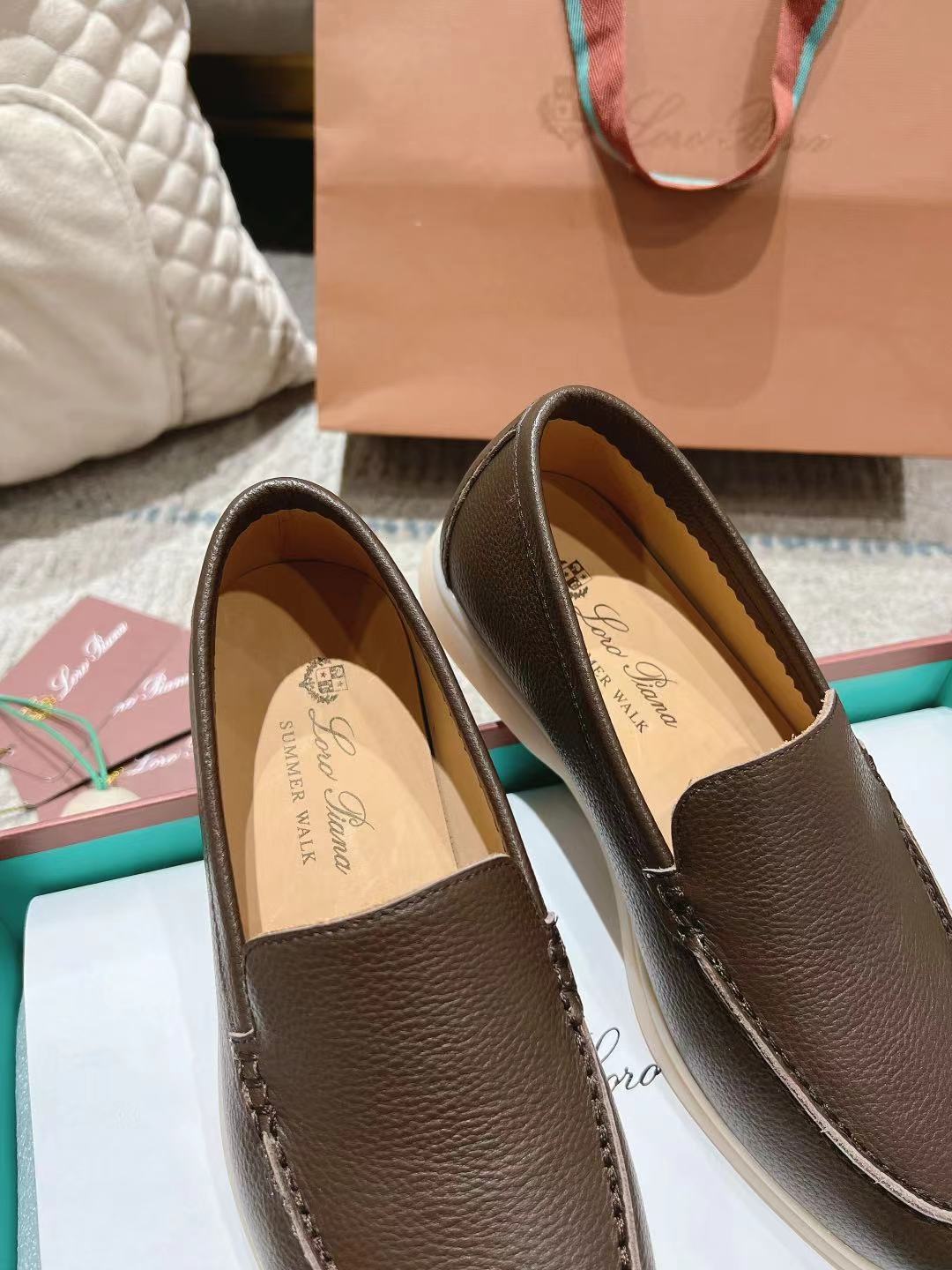 LP Summer Walk Chocolate Grain Leather 664637