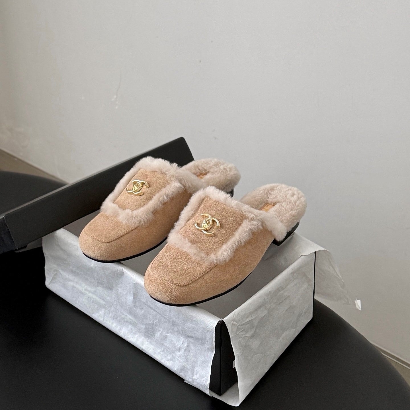 CC 26s Slip-On Mules Light Beige Fluffy Shearling Suede 969729
