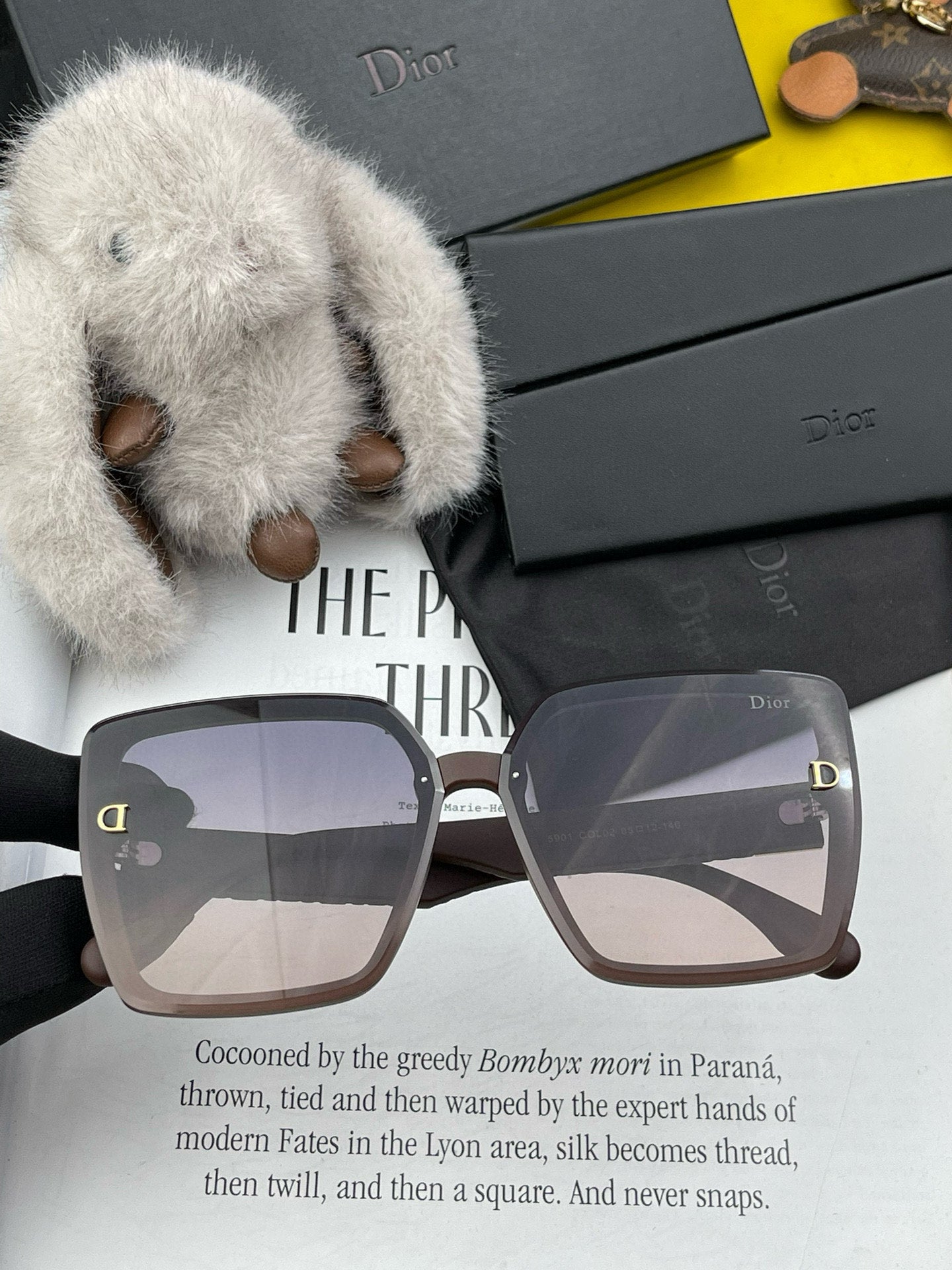 MONTAIGNE SQUARE SUNGLASS CD1590 IN ACETATE