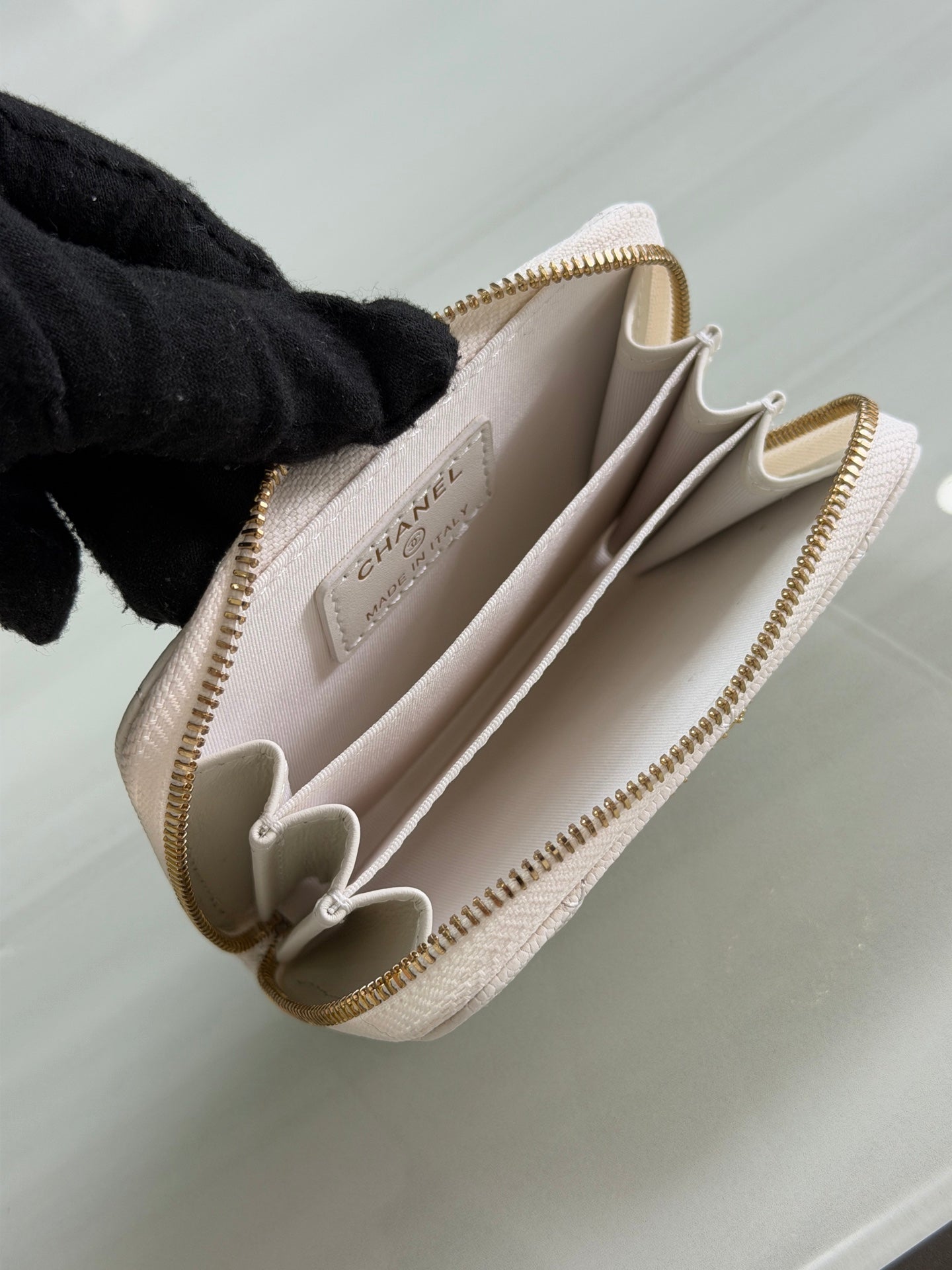 CC 26P Zipper Card Holder White Quited Caviar Leather