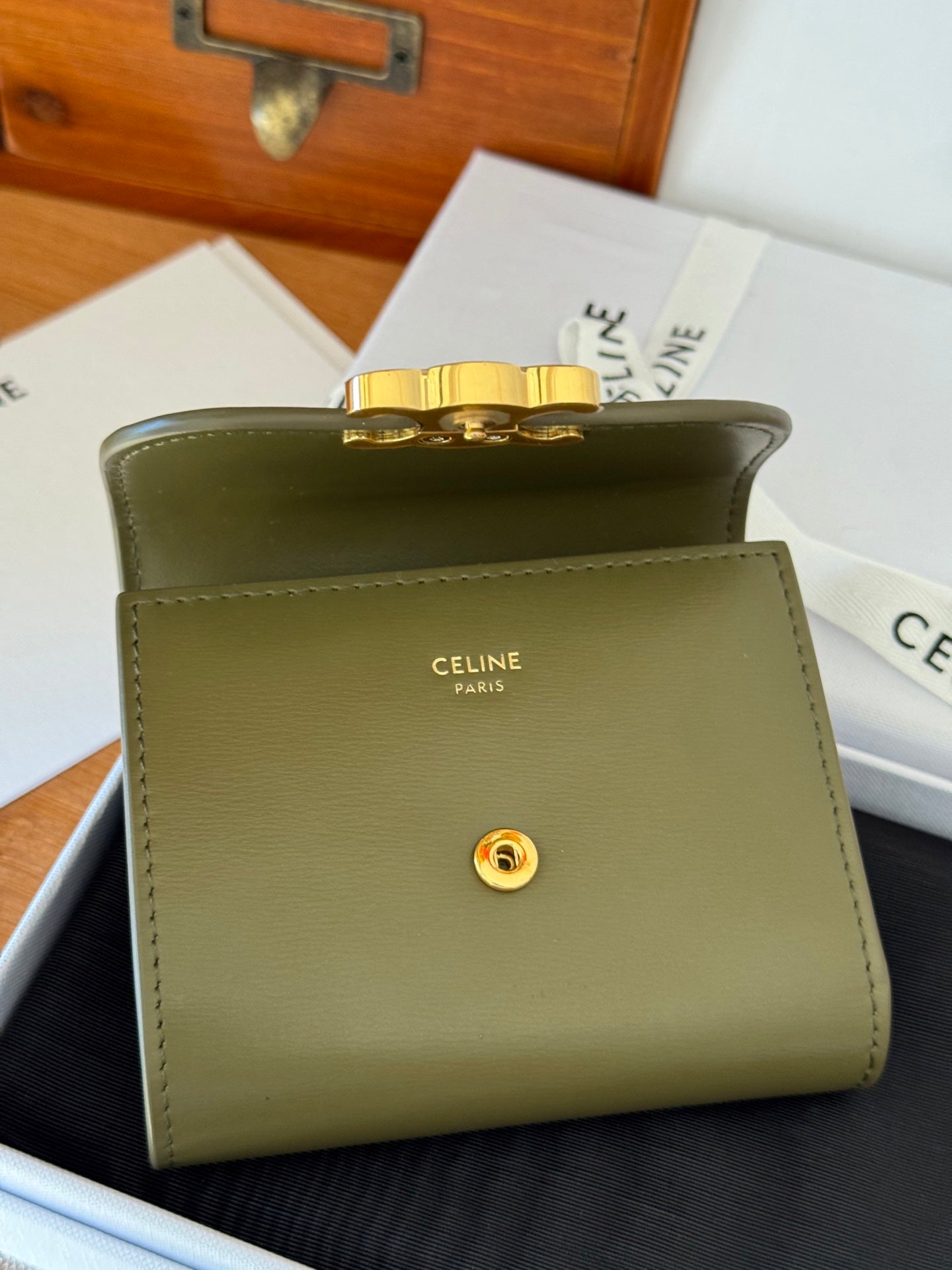 TRIOMPHE 10 CALFSKIN WALLET OLIVE GREEN