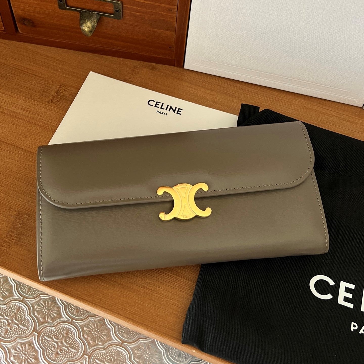 TRIOMPHE Flap Wallet Card Holder 19cm Khaki Shiny Cafskin