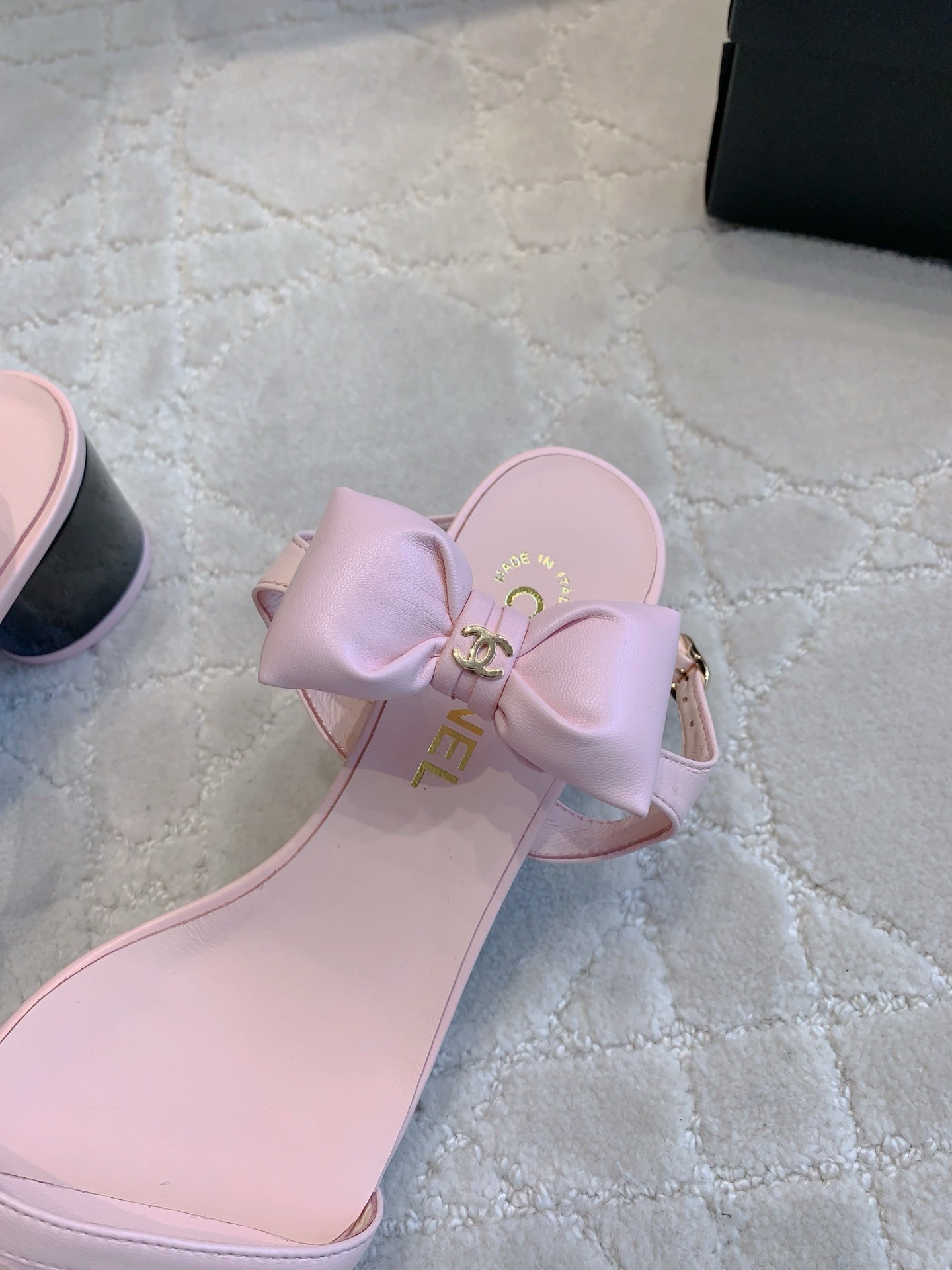 CC 26s Bow-Tie Sandals 6.5cm Light Pink Lambskin 906129