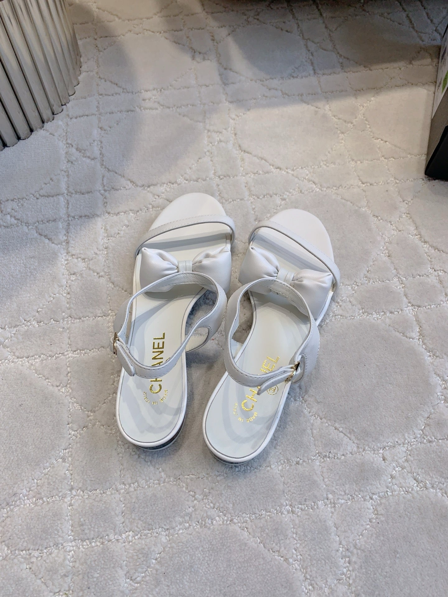 CC 26s Bow-Tie Flat Sandals White Lambskin 906132